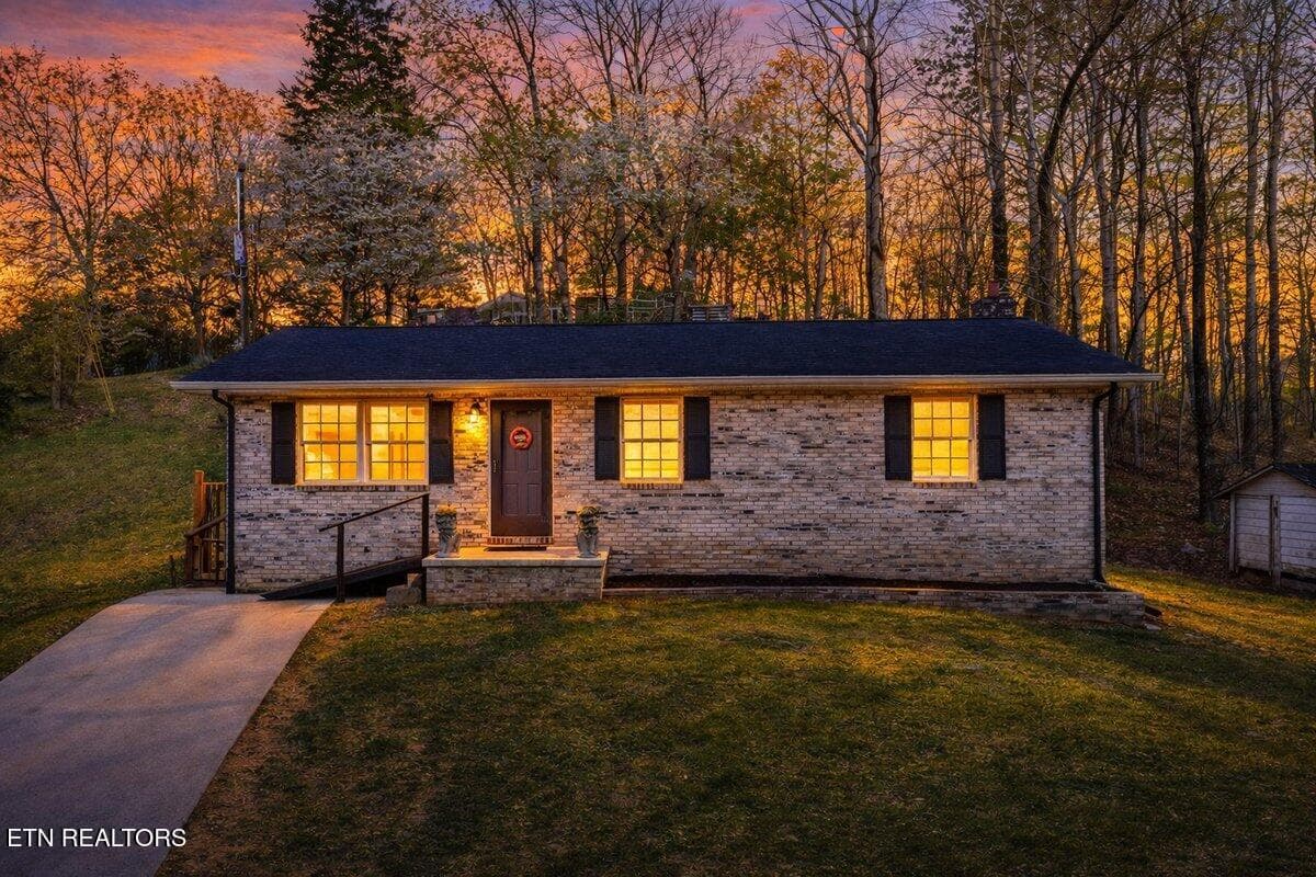 225 Country Way Dr - 225 Country Way Drive, LaFollette, TN 37766, LaFollette