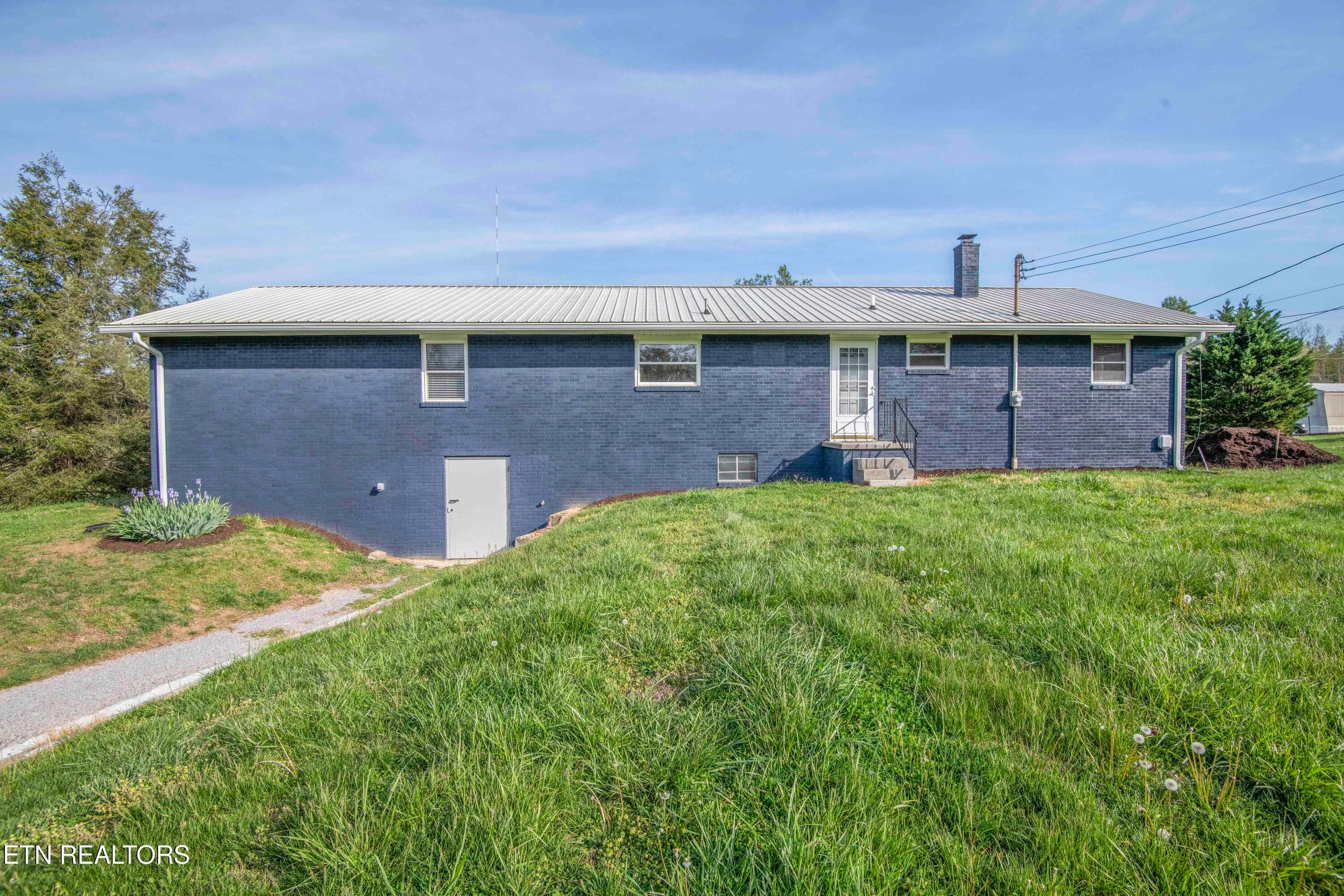 Walkout Basement - 10732 Richland Rd, Mascot, TN 37806