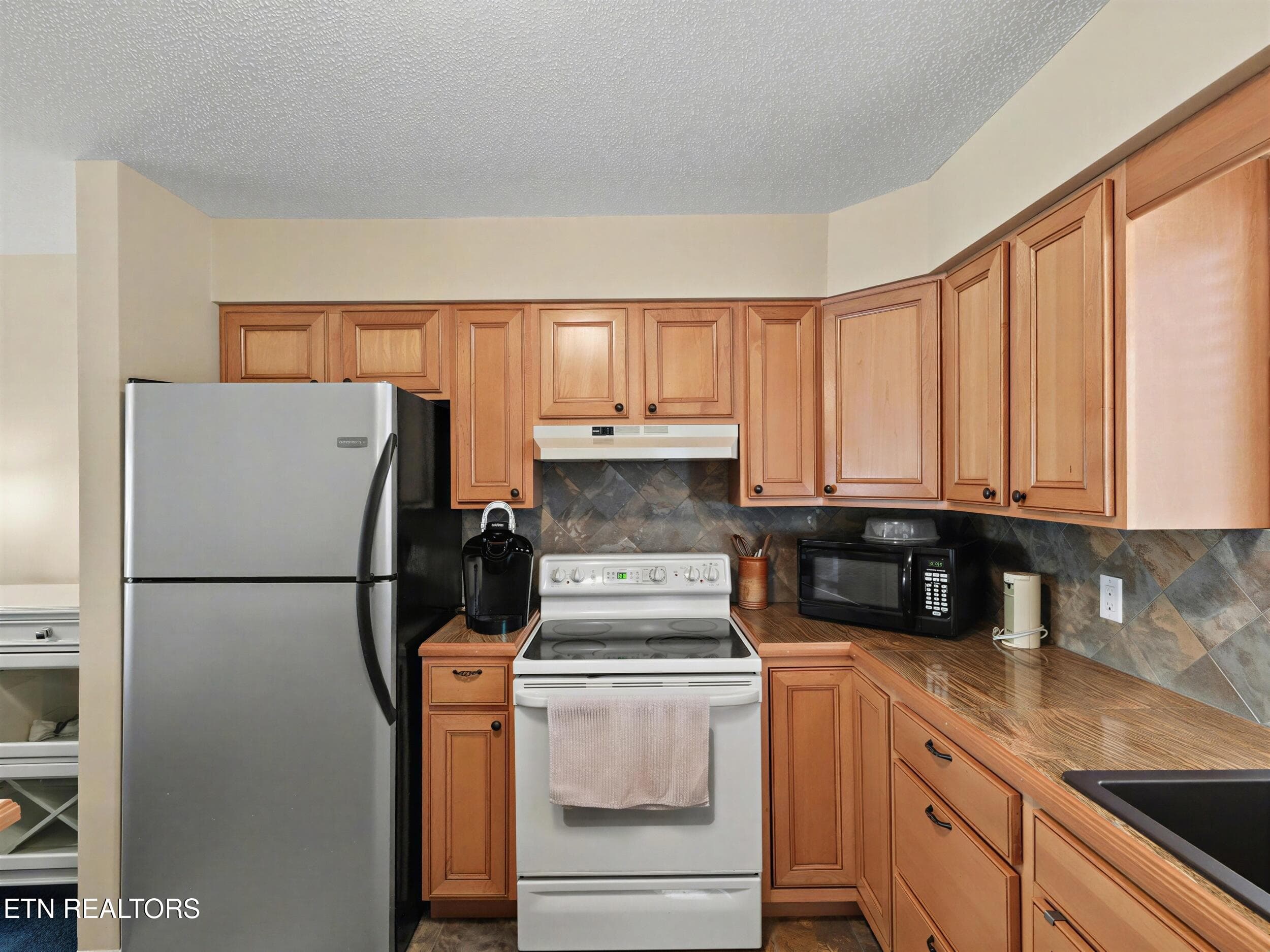 9_207 - 700 Shanghai Landing Lane 8, LaFollette, TN 37766
