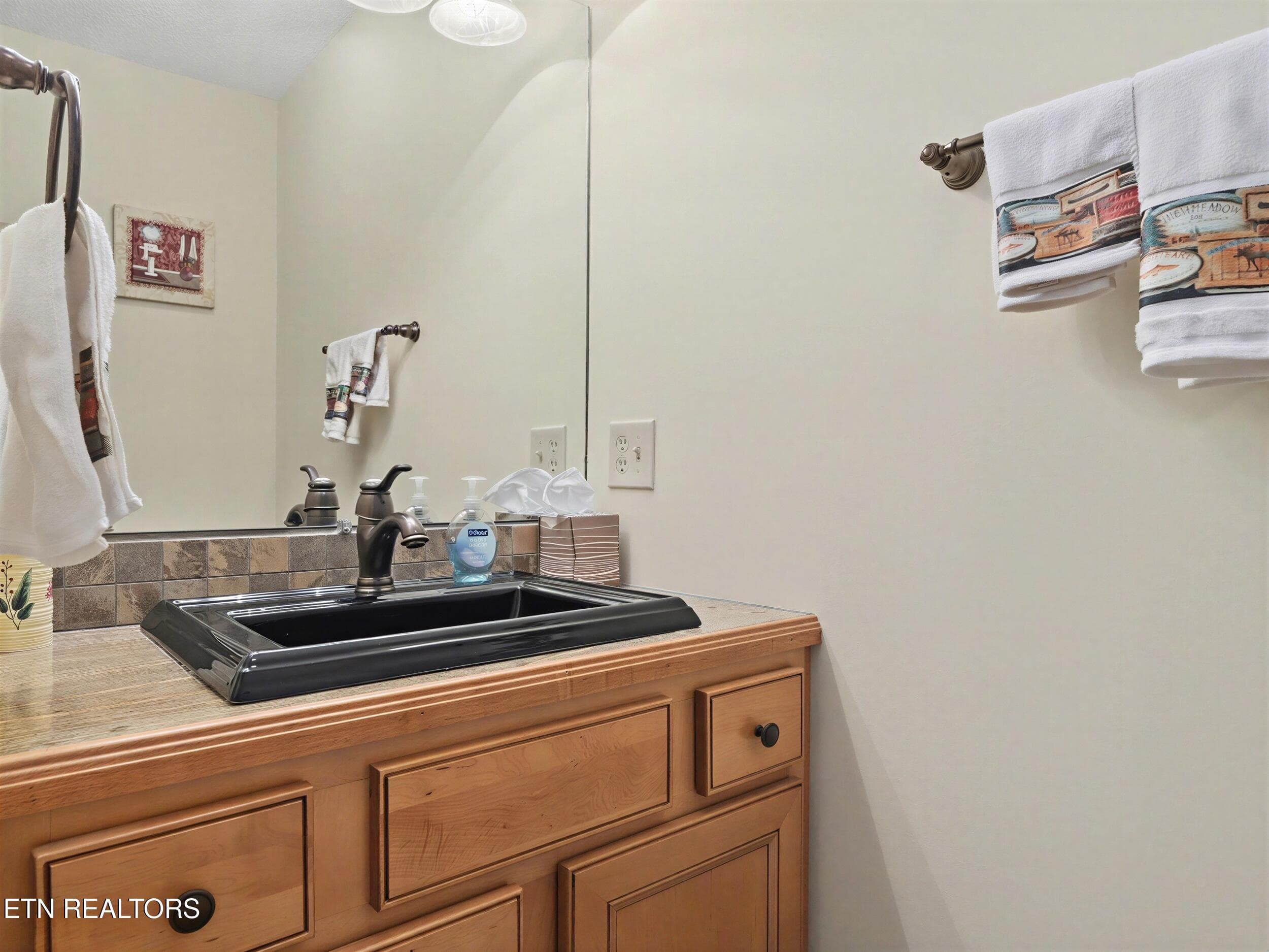 11_303 - 700 Shanghai Landing Lane 8, LaFollette, TN 37766