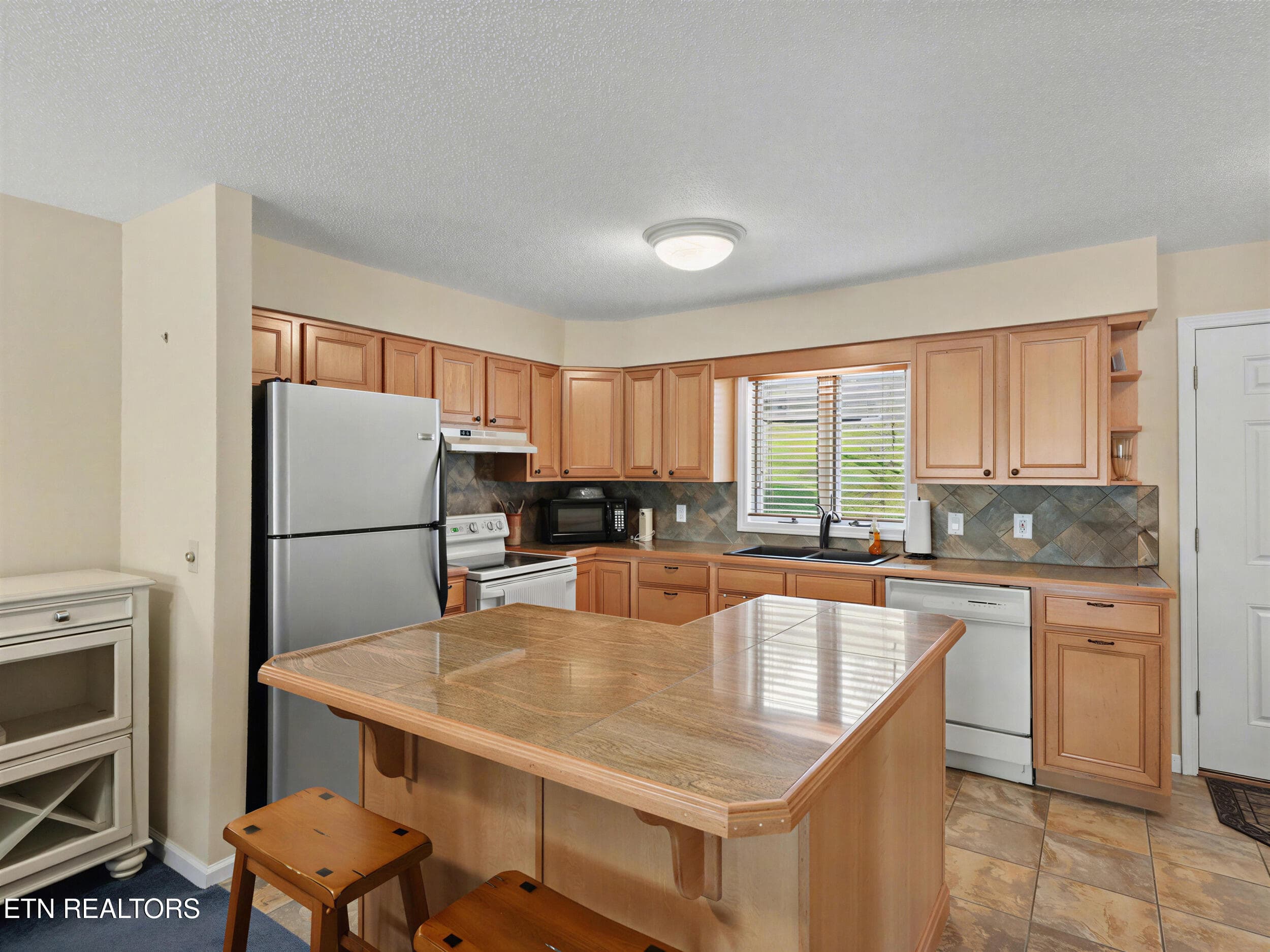 12_302 - 700 Shanghai Landing Lane 8, LaFollette, TN 37766