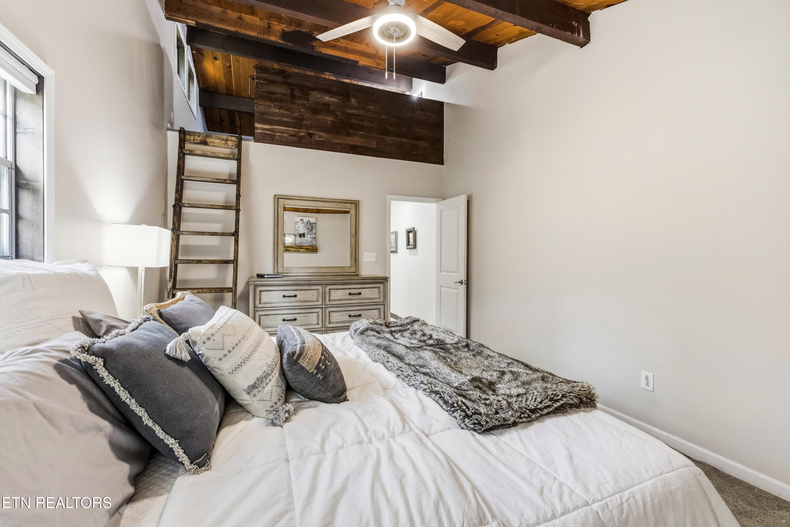 Master Bedroom - 509 Adams Road, Gatlinburg, TN 37738, Gatlinburg