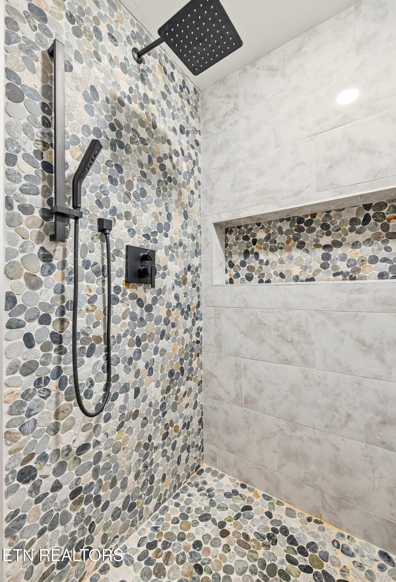 Master Shower - 509 Adams Road, Gatlinburg, TN 37738, Gatlinburg