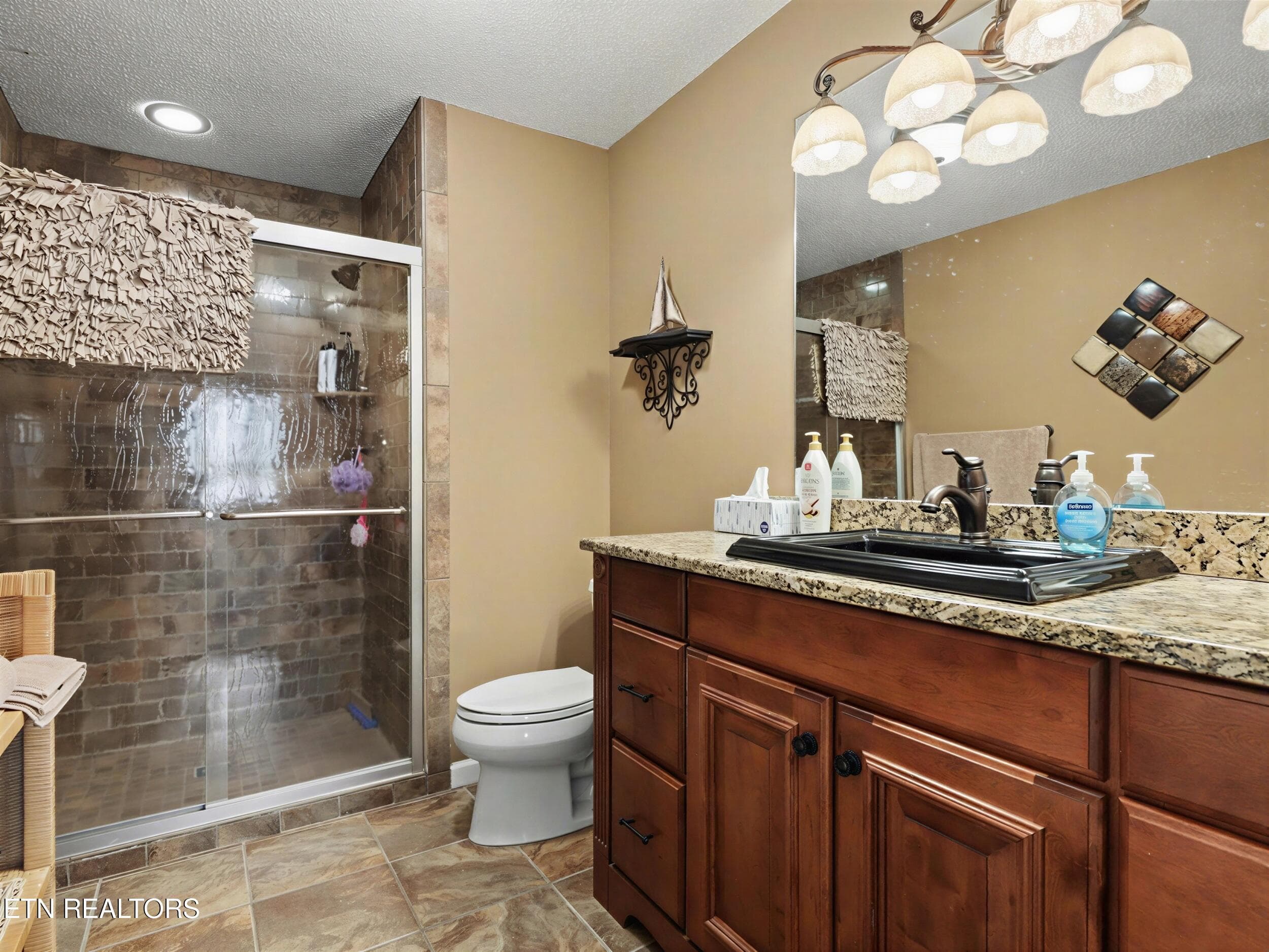 25_410 - 700 Shanghai Landing Lane 8, LaFollette, TN 37766