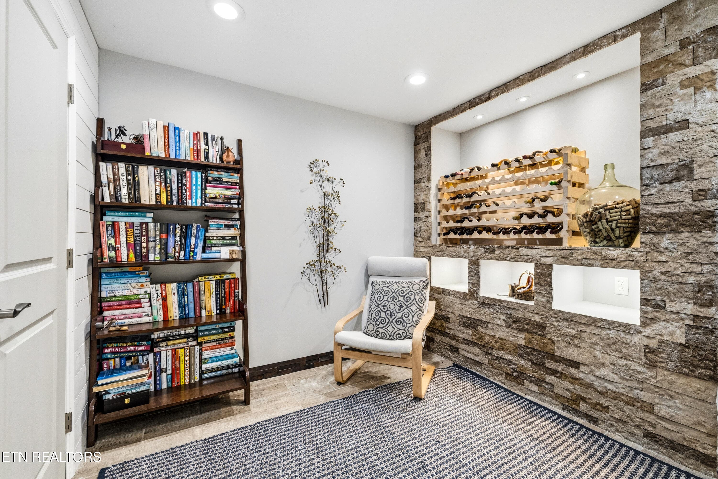 Reading Room and Wine Bar - 509 Adams Road, Gatlinburg, TN 37738, Gatlinburg