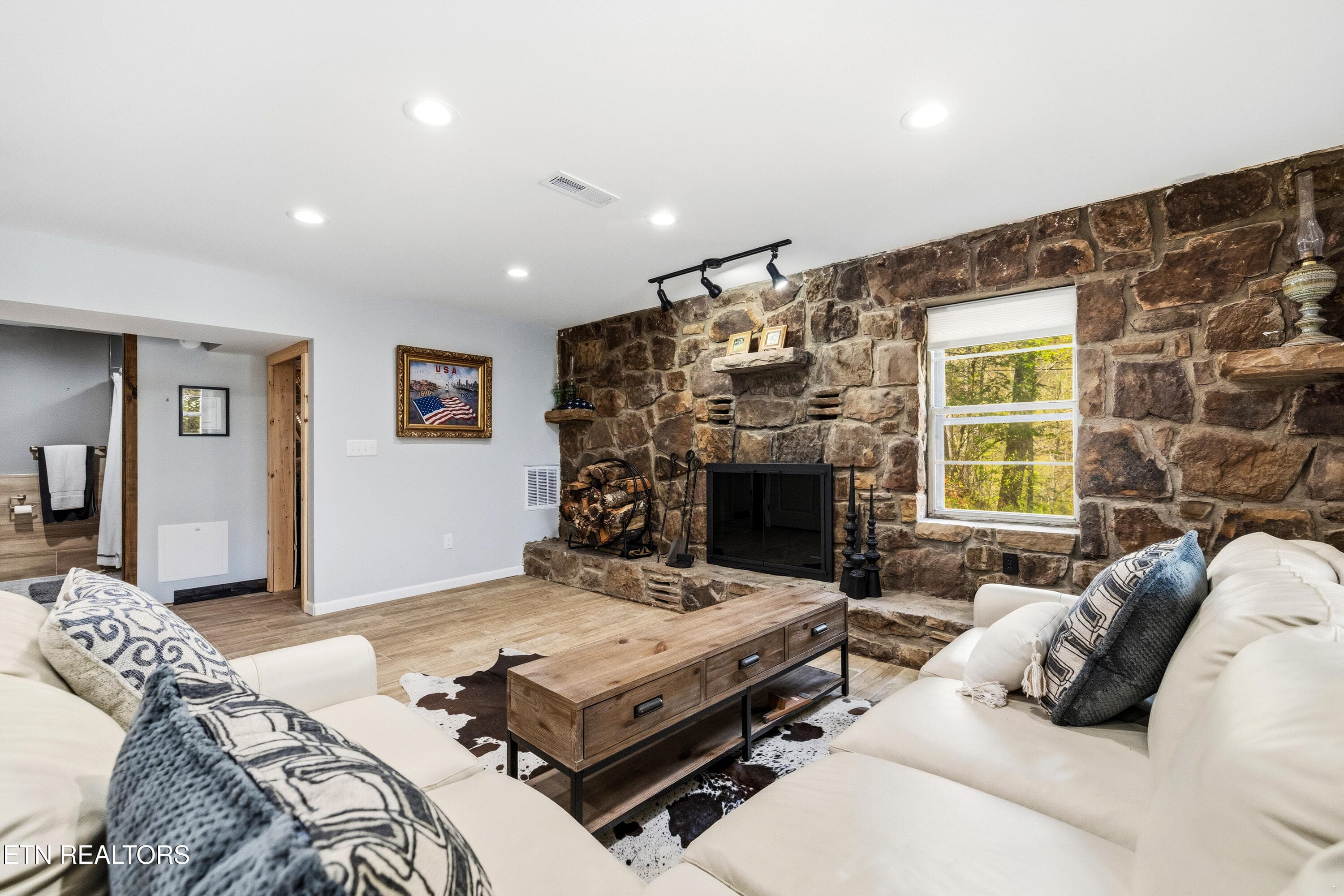 Den - 509 Adams Road, Gatlinburg, TN 37738, Gatlinburg