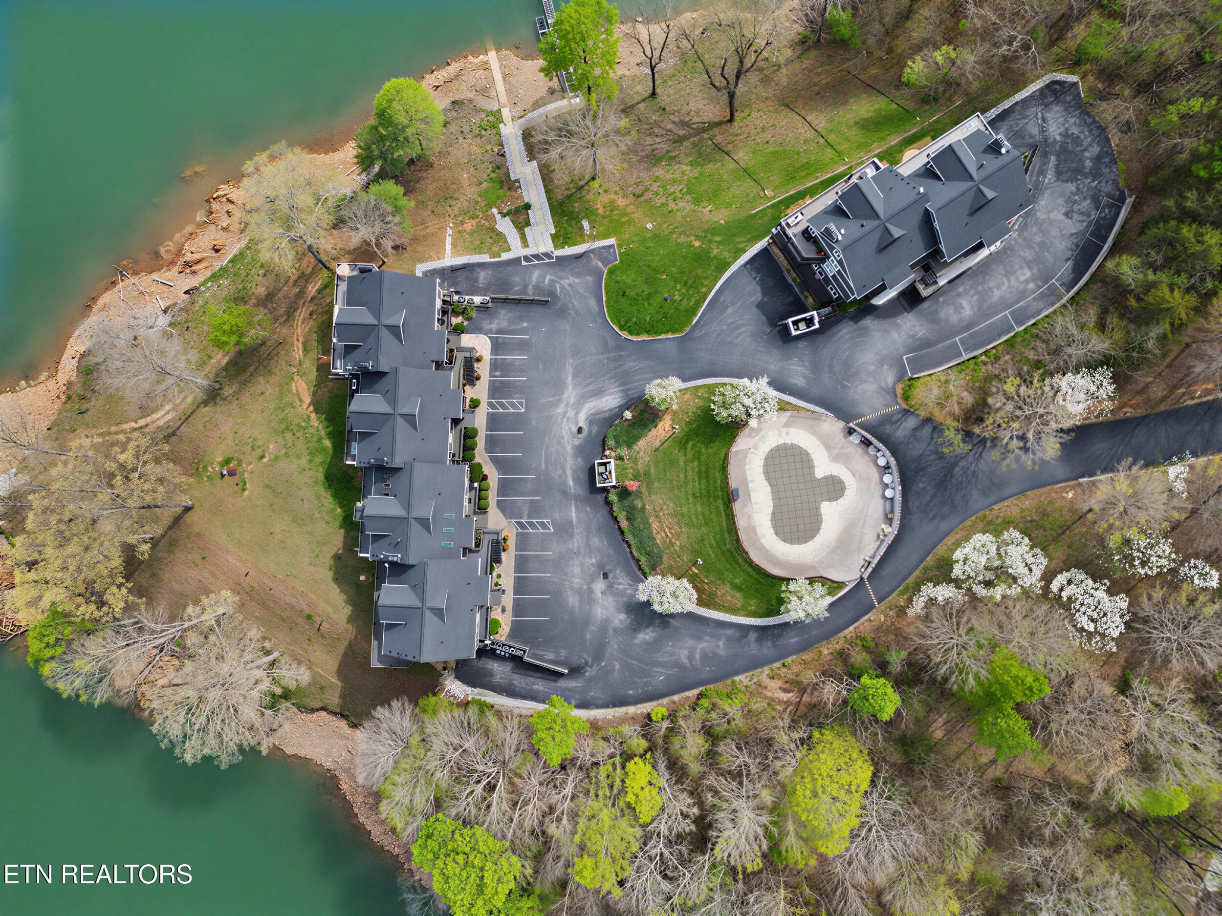 35_4 - 700 Shanghai Landing Lane 8, LaFollette, TN 37766