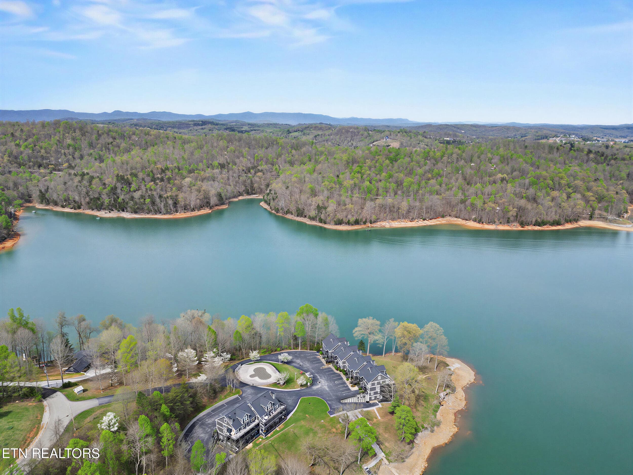 38_6 - 700 Shanghai Landing Lane 8, LaFollette, TN 37766