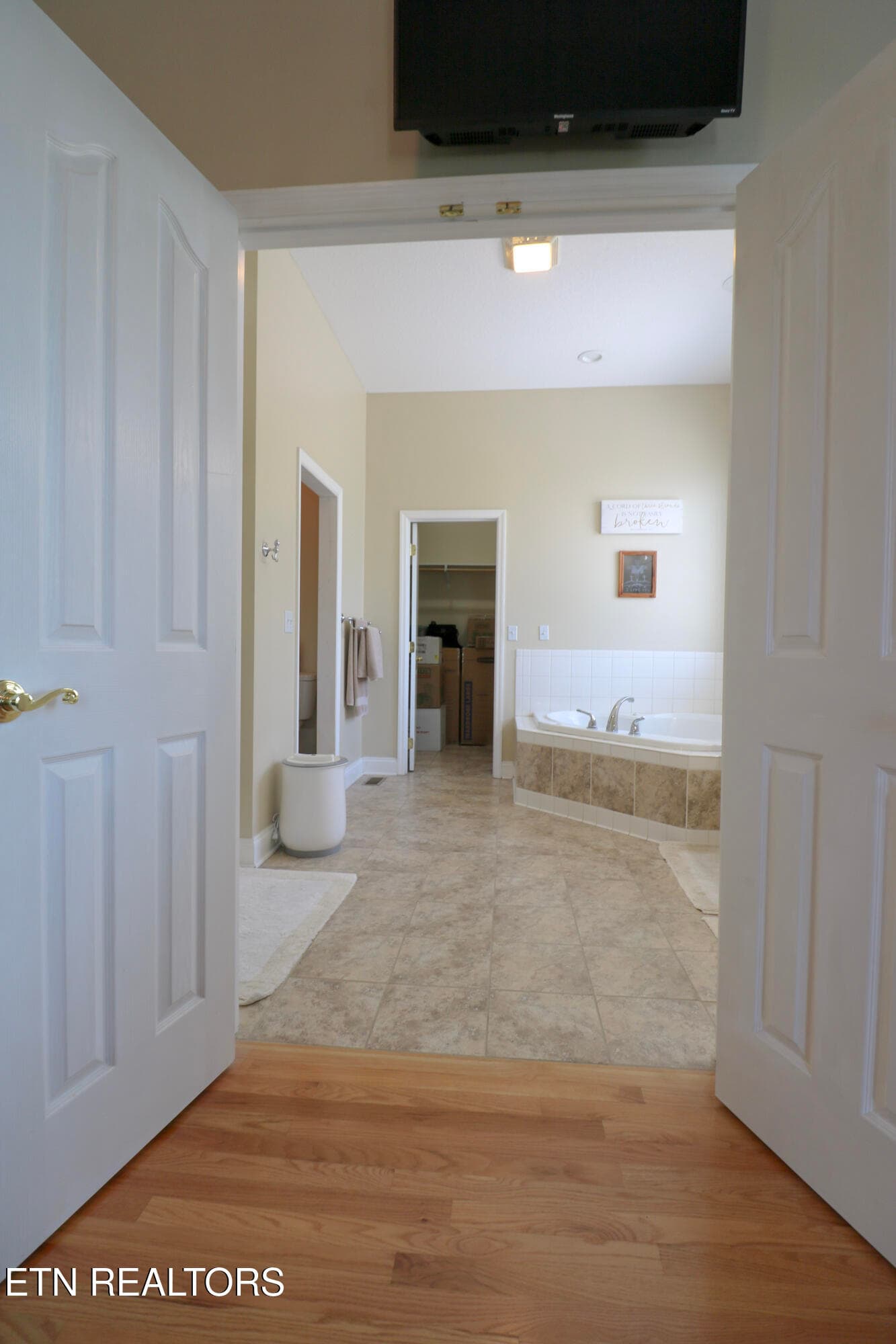 Master Bathroom - 123 Double Tee Court, Tazewell, TN 37879