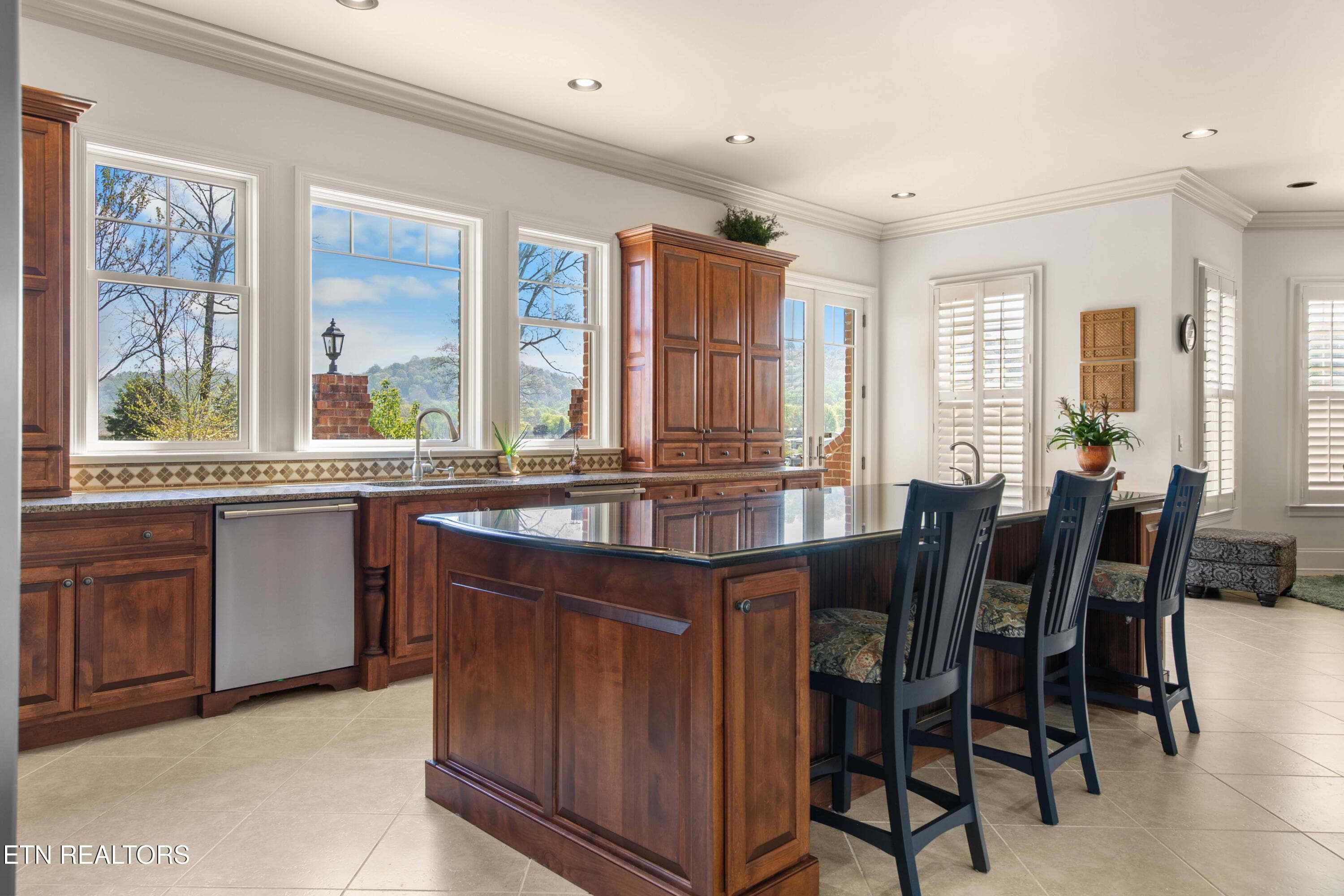 Kitchen Island - 361 Highway 307, Athens, TN 37303