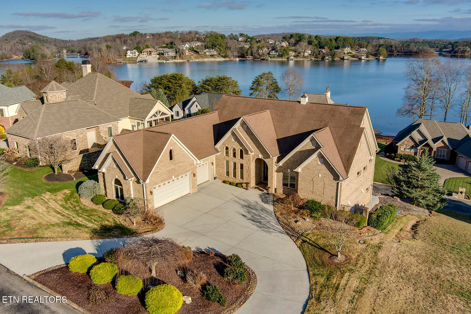 03_RarityBayPkwy_1490_FrontRightElevated - 1490 Rarity Bay Pkwy, Vonore, TN 37885, Vonore