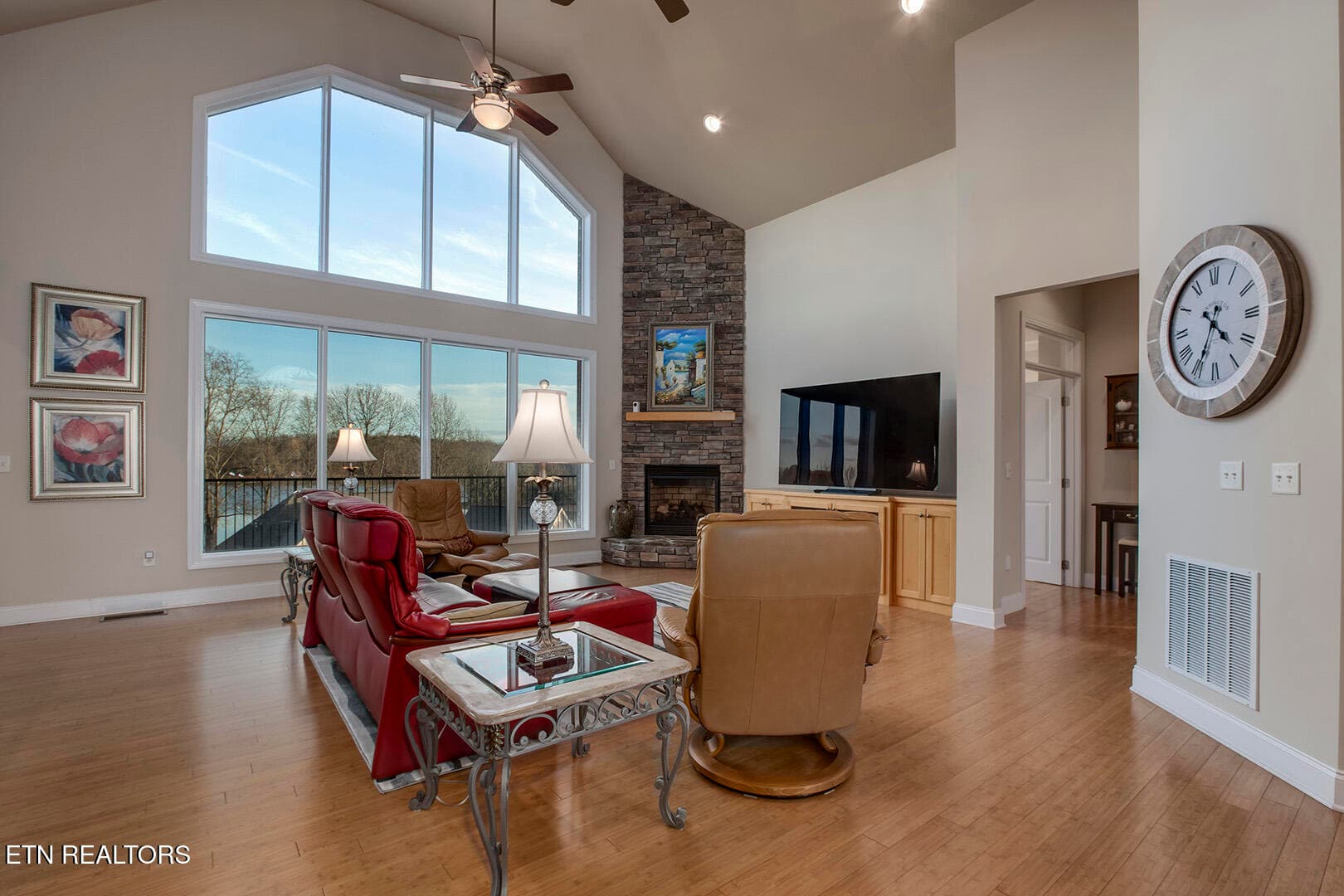 07_RarityBayPkwy_1490_Living02 - 1490 Rarity Bay Pkwy, Vonore, TN 37885, Vonore
