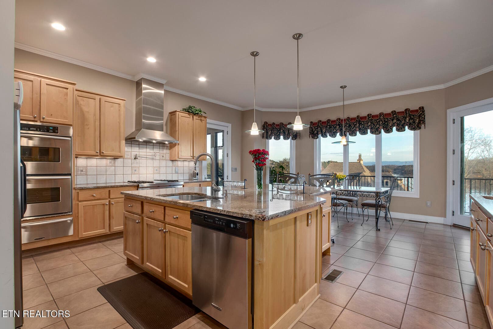 13_RarityBayPkwy_1490_Kitchen01 - 1490 Rarity Bay Pkwy, Vonore, TN 37885, Vonore