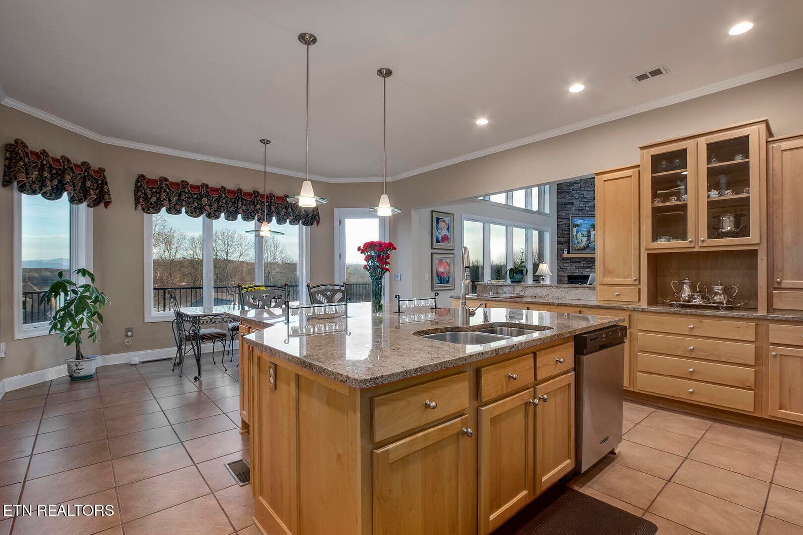 16_RarityBayPkwy_1490_Kitchen04 - 1490 Rarity Bay Pkwy, Vonore, TN 37885, Vonore