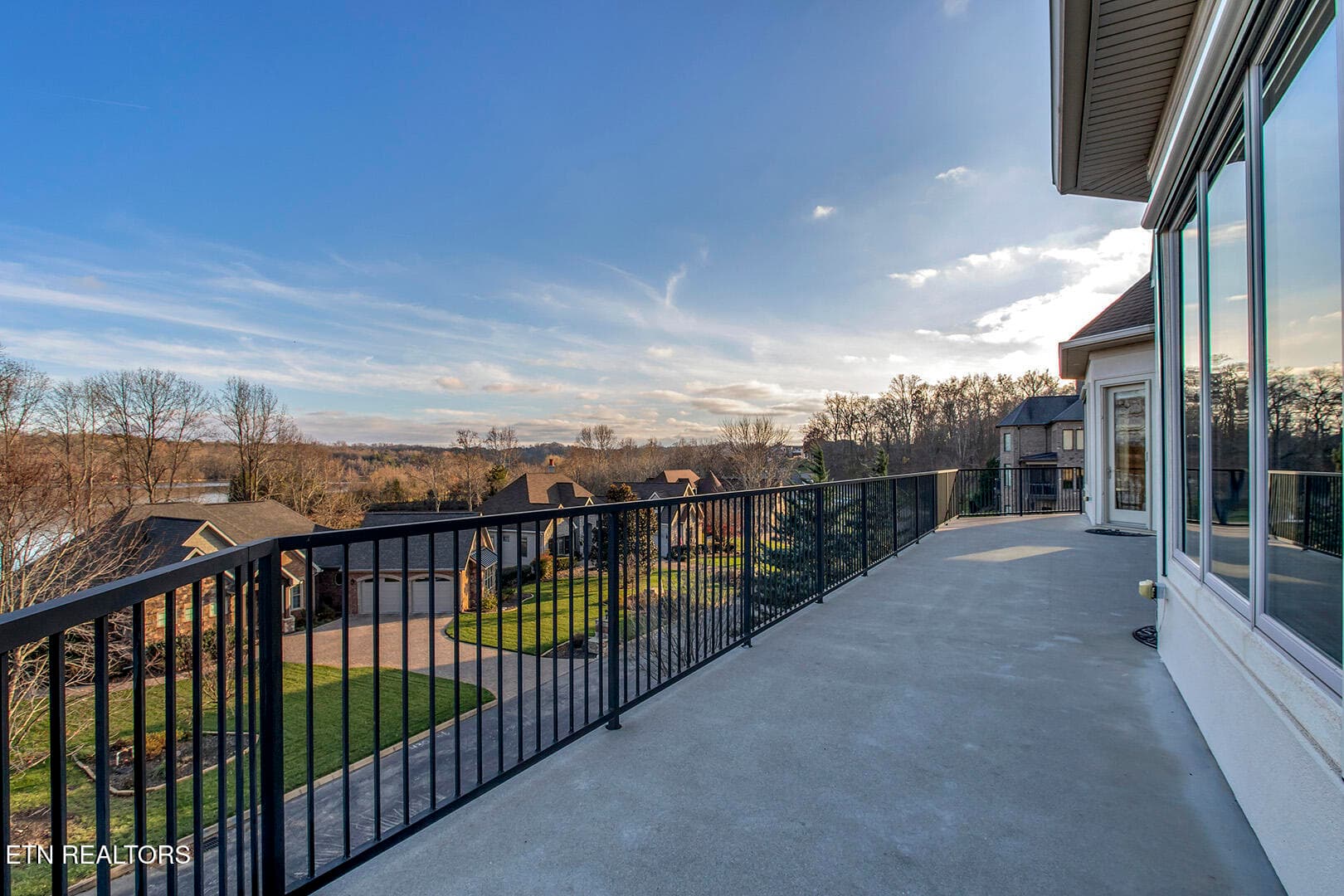 18_RarityBayPkwy_1490_Deck01 - 1490 Rarity Bay Pkwy, Vonore, TN 37885, Vonore