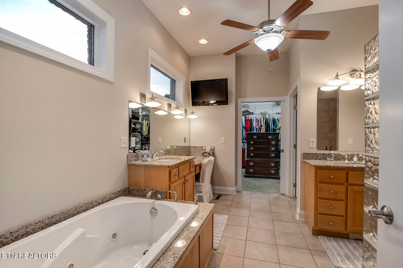 29_RarityBayPkwy_1490_MasterBath01 - 1490 Rarity Bay Pkwy, Vonore, TN 37885, Vonore