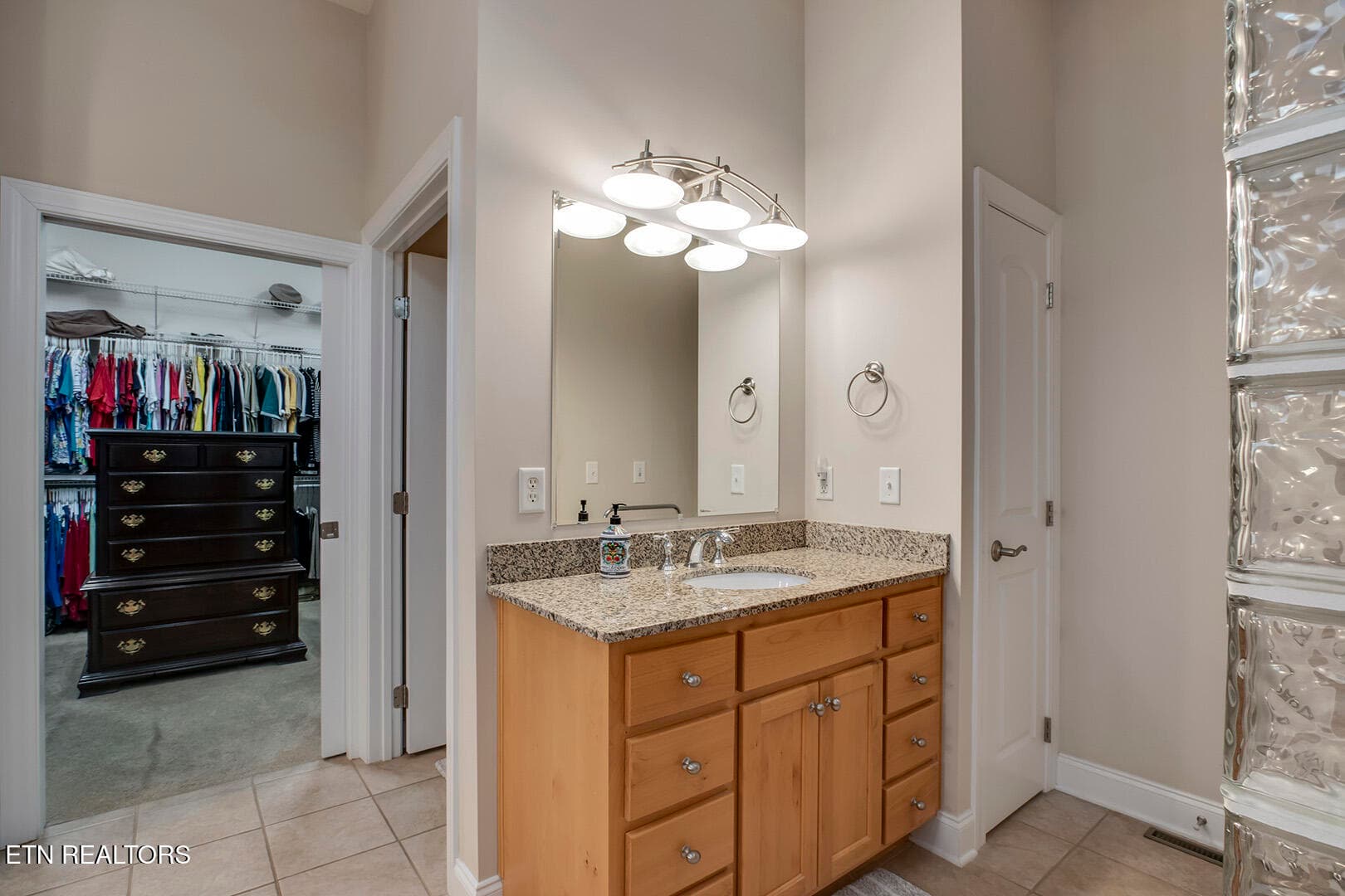 30_RarityBayPkwy_1490_MasterBath02 - 1490 Rarity Bay Pkwy, Vonore, TN 37885, Vonore