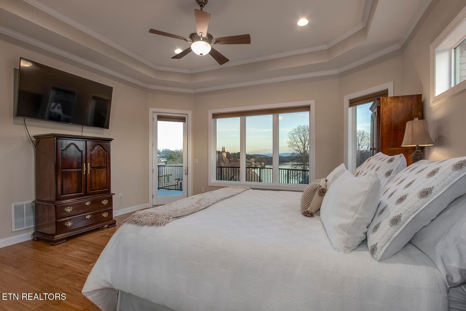32_RarityBayPkwy_1490_MasterBedroom03 - 1490 Rarity Bay Pkwy, Vonore, TN 37885, Vonore