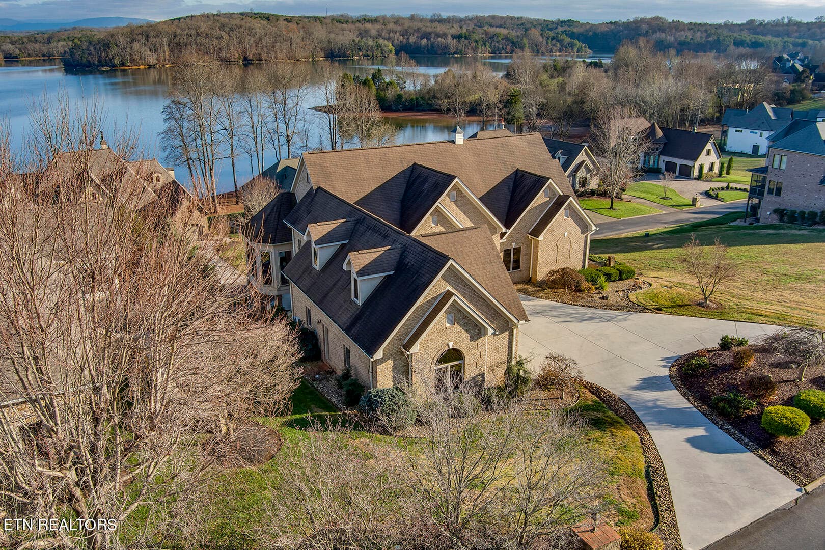 56_RarityBayPkwy_1490_FrontLeftElevated - 1490 Rarity Bay Pkwy, Vonore, TN 37885, Vonore