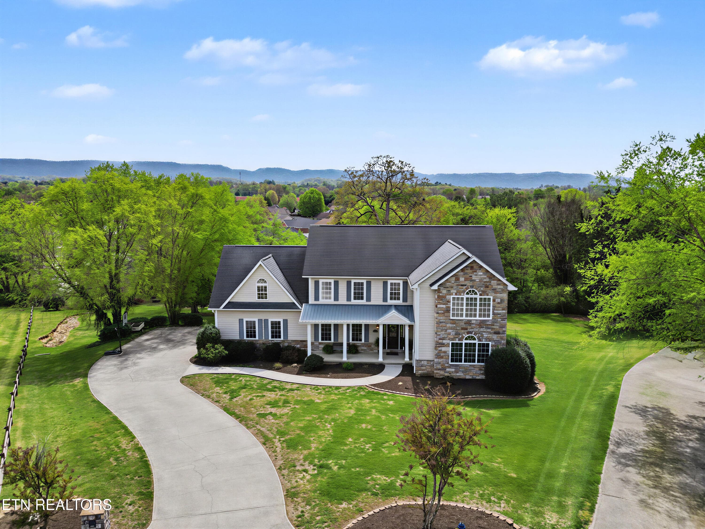 1323 Stonehenge Drive, Maryville, TN 37803