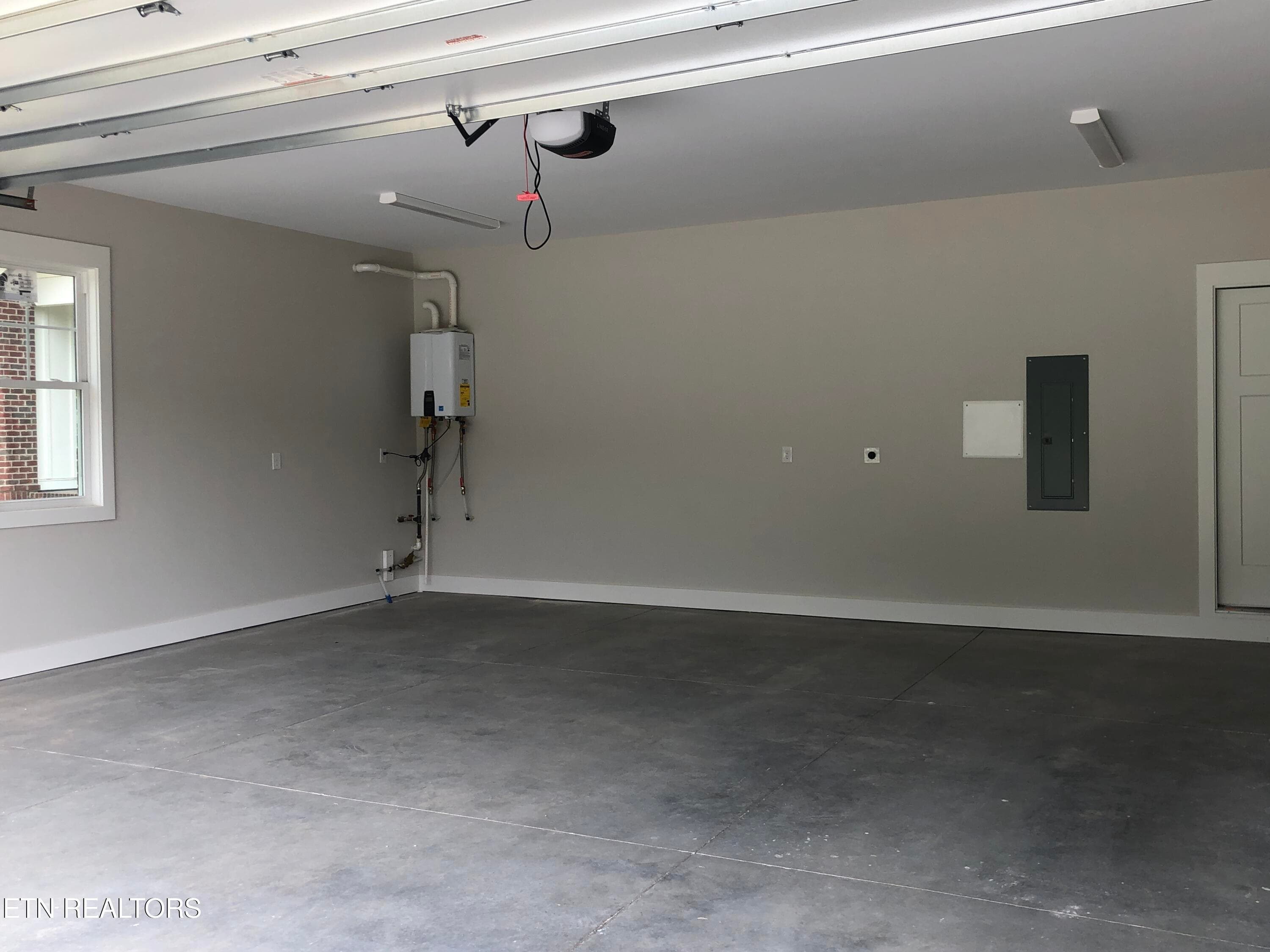 Garage - 85 Royal Troon Circle, Oak Ridge, TN 37830