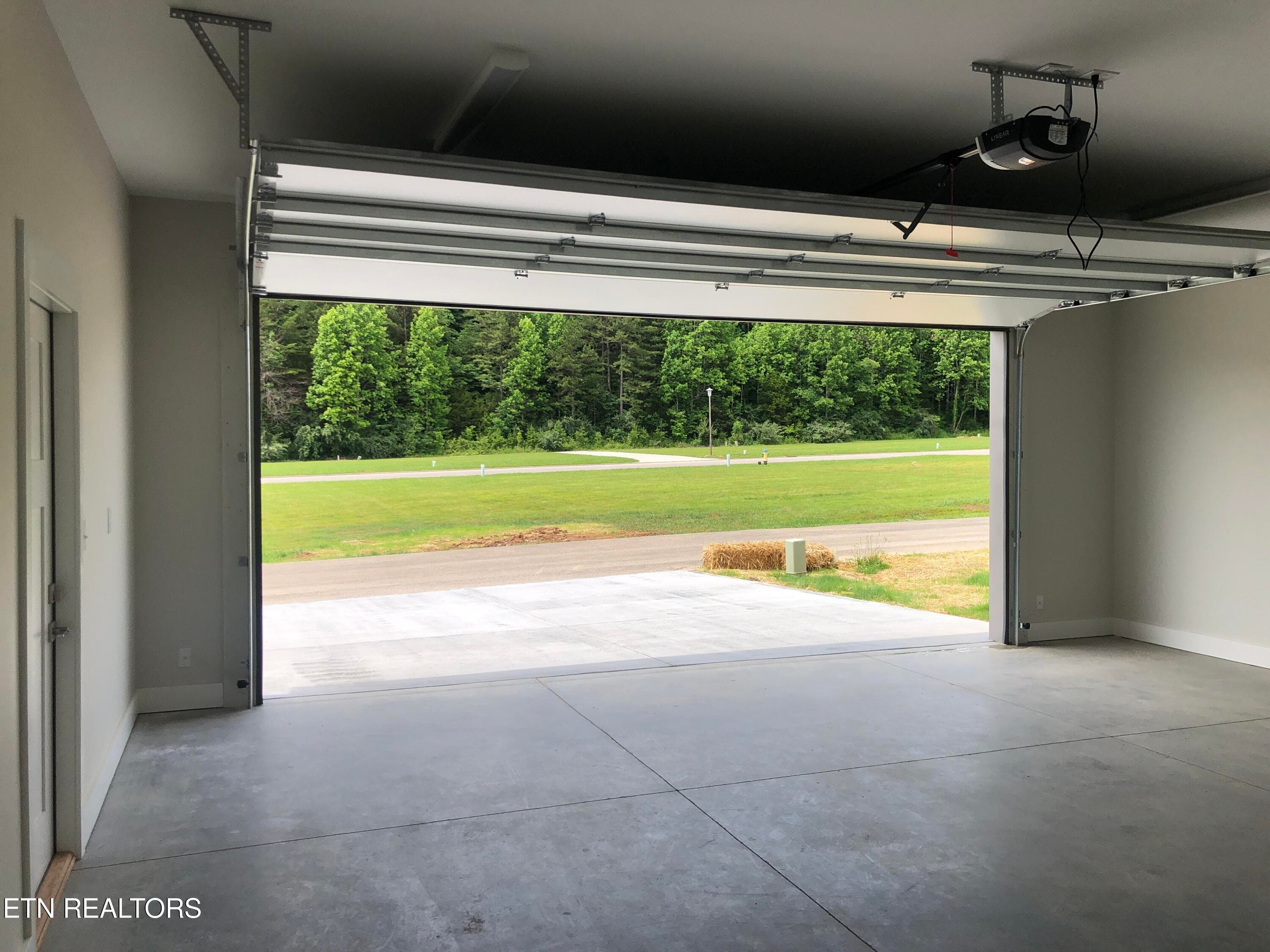 24x24 Garage w 8x18 ft door - 85 Royal Troon Circle, Oak Ridge, TN 37830