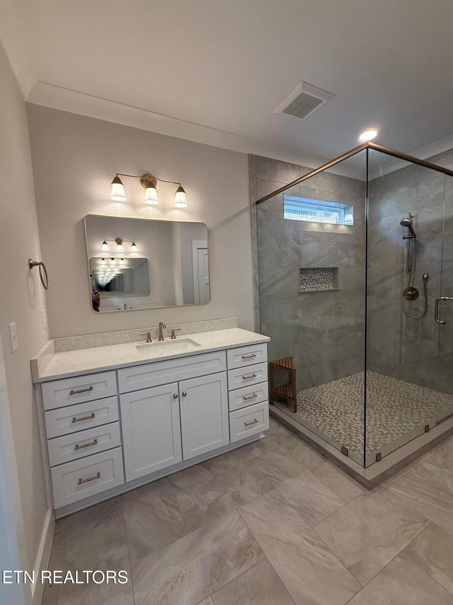 Master Bath Vanity & Shower - 85 Royal Troon Circle, Oak Ridge, TN 37830