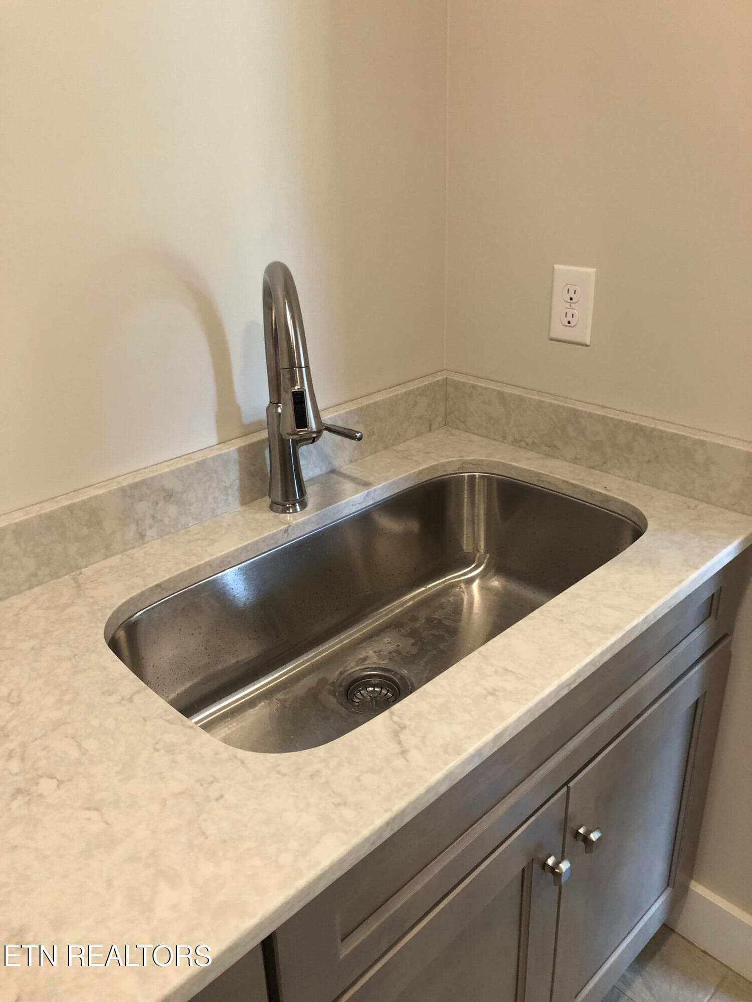 Large 30 inch Laundry Sink - 85 Royal Troon Circle, Oak Ridge, TN 37830