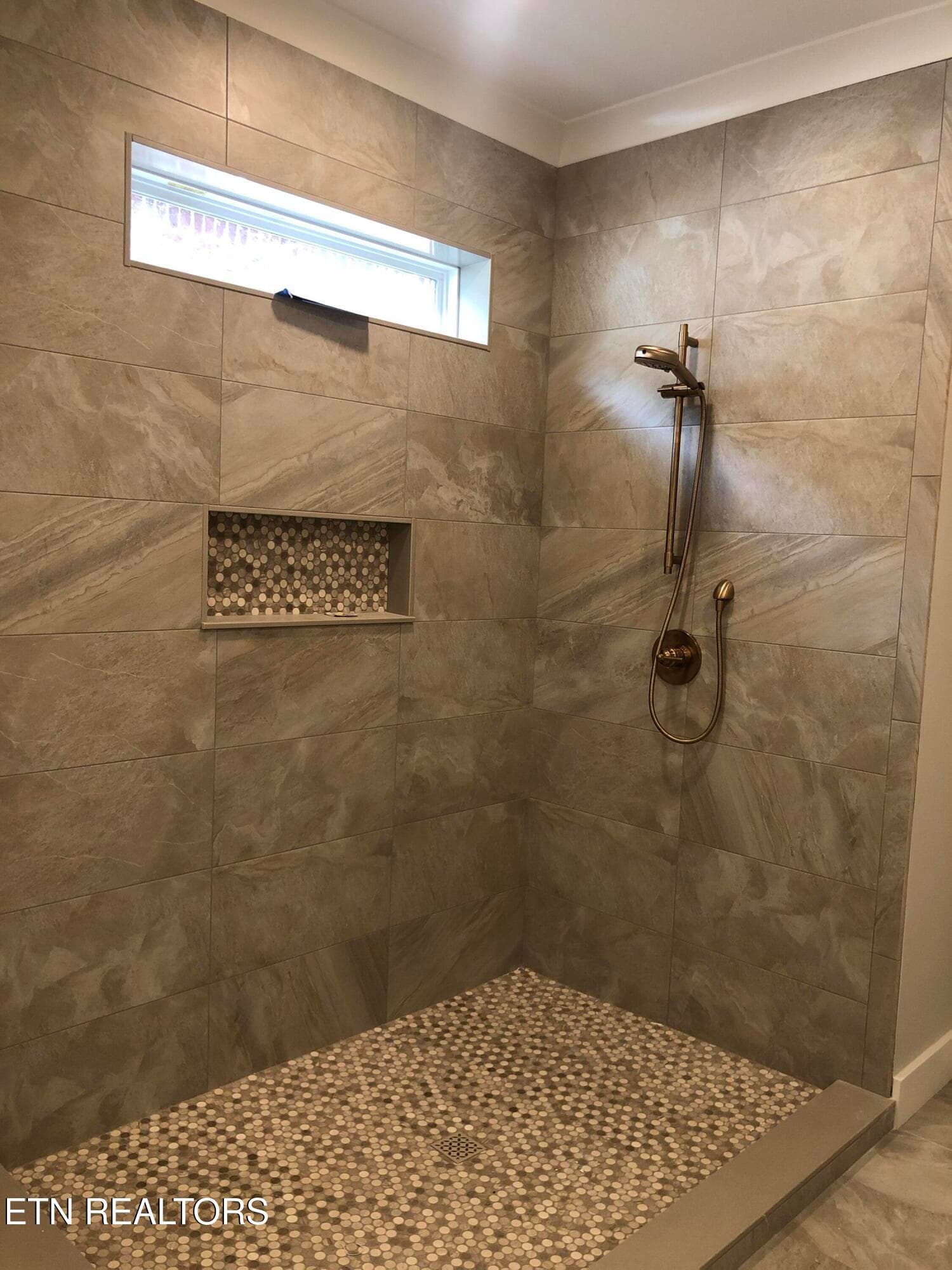 Master Bath Shower - 85 Royal Troon Circle, Oak Ridge, TN 37830