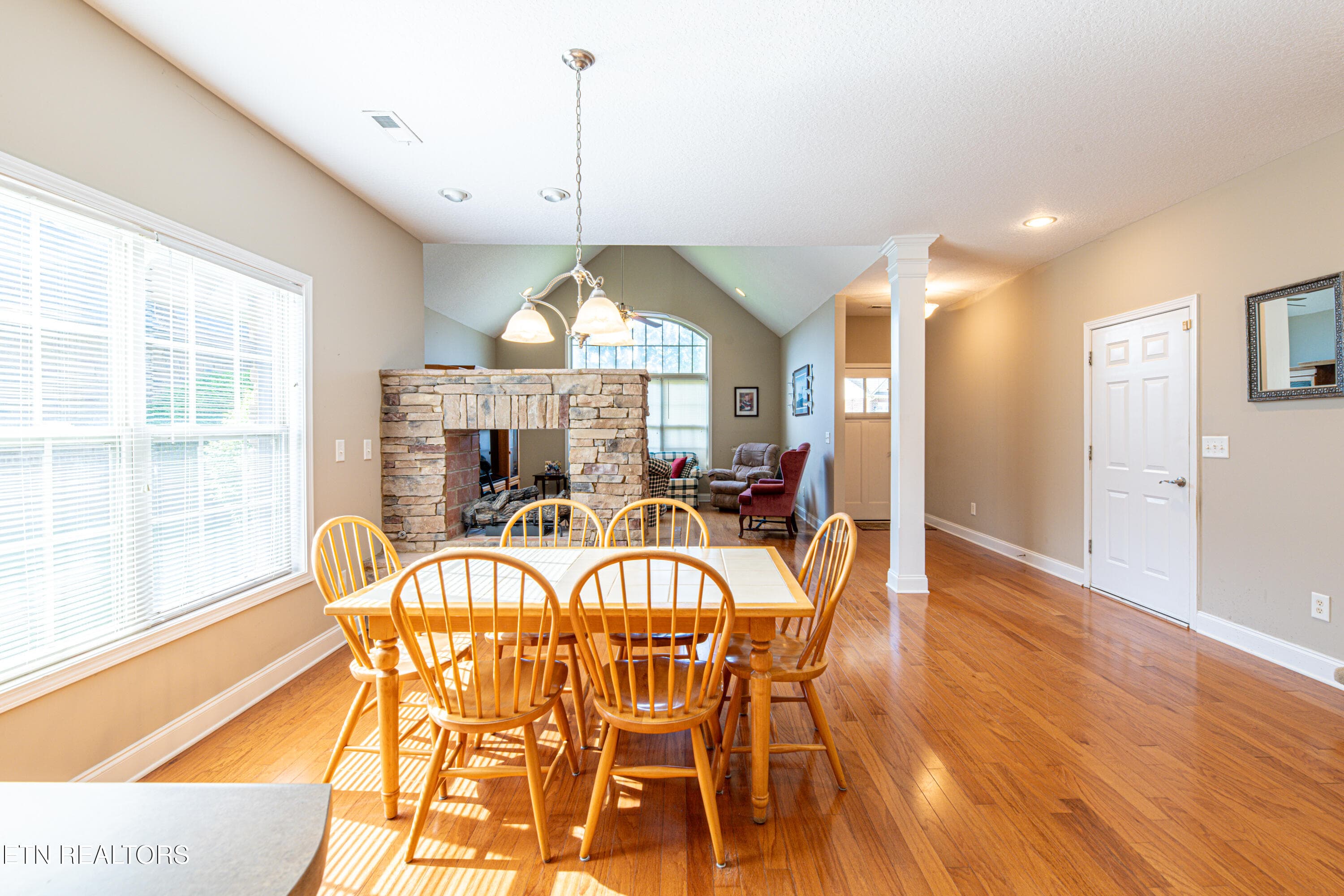 two sided fireplace - 2220 McCampbell Wells Way, Knoxville, TN 37924, Knoxville