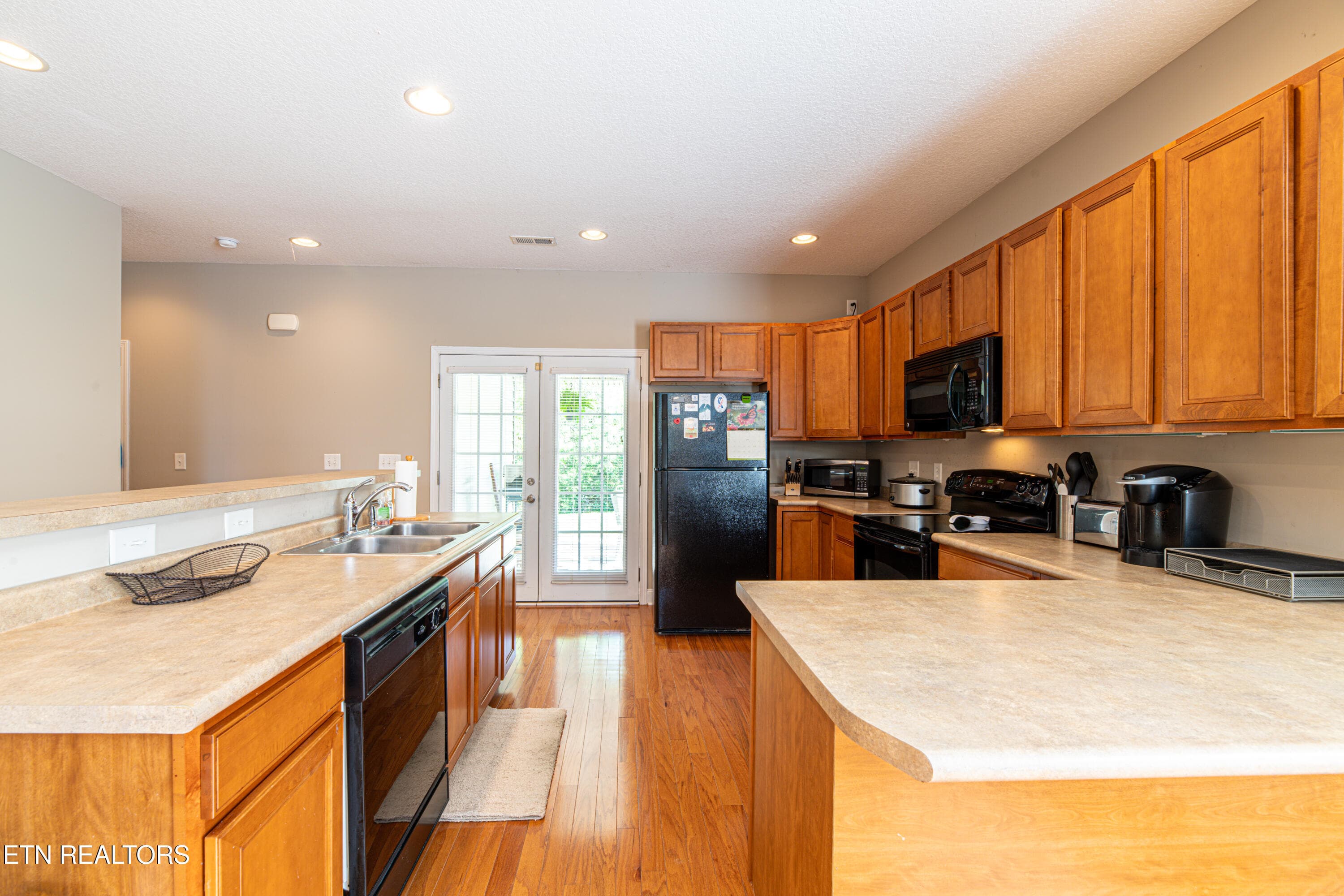 Kitchen with island - 2220 McCampbell Wells Way, Knoxville, TN 37924, Knoxville