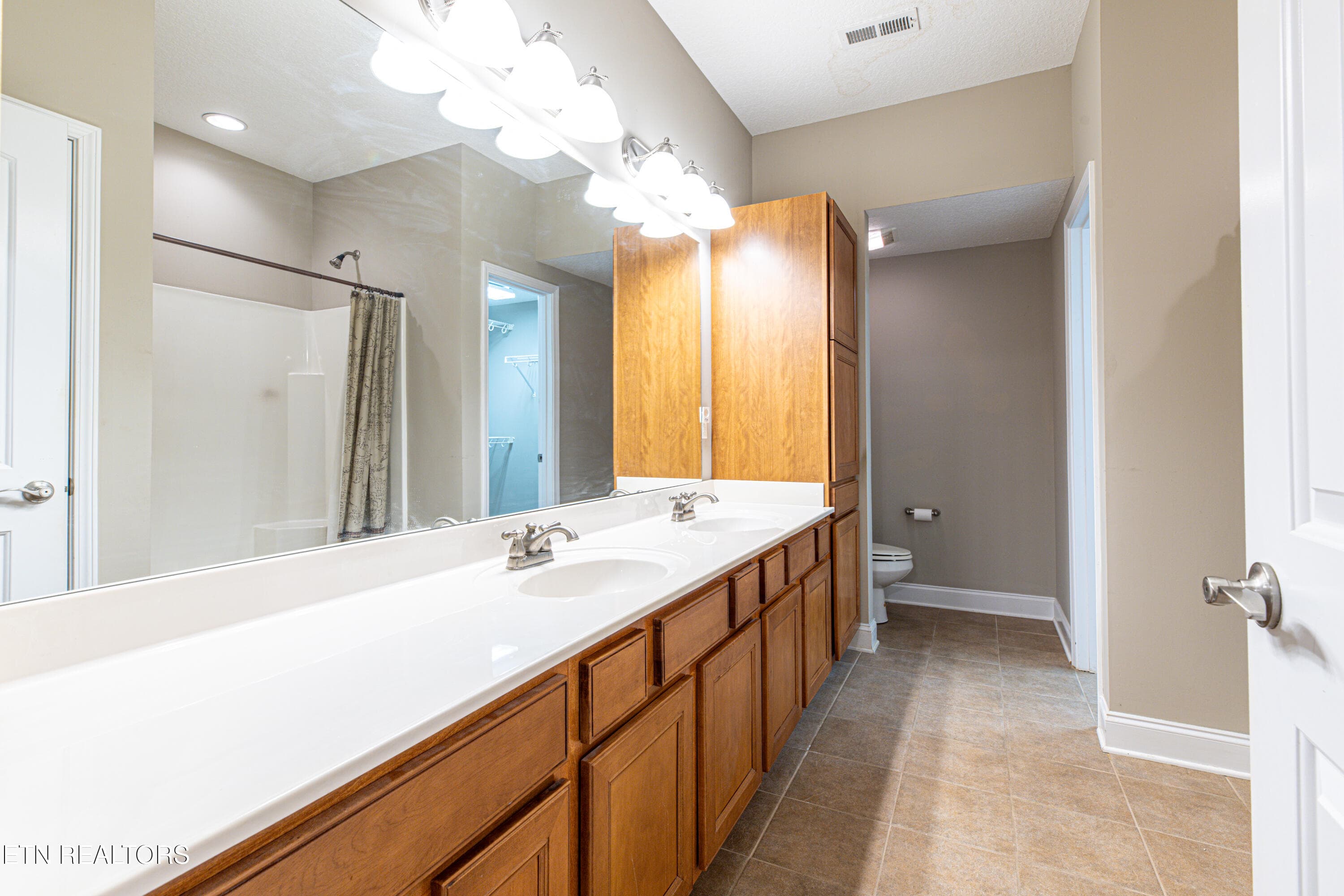 Bath 1 - 2220 McCampbell Wells Way, Knoxville, TN 37924, Knoxville