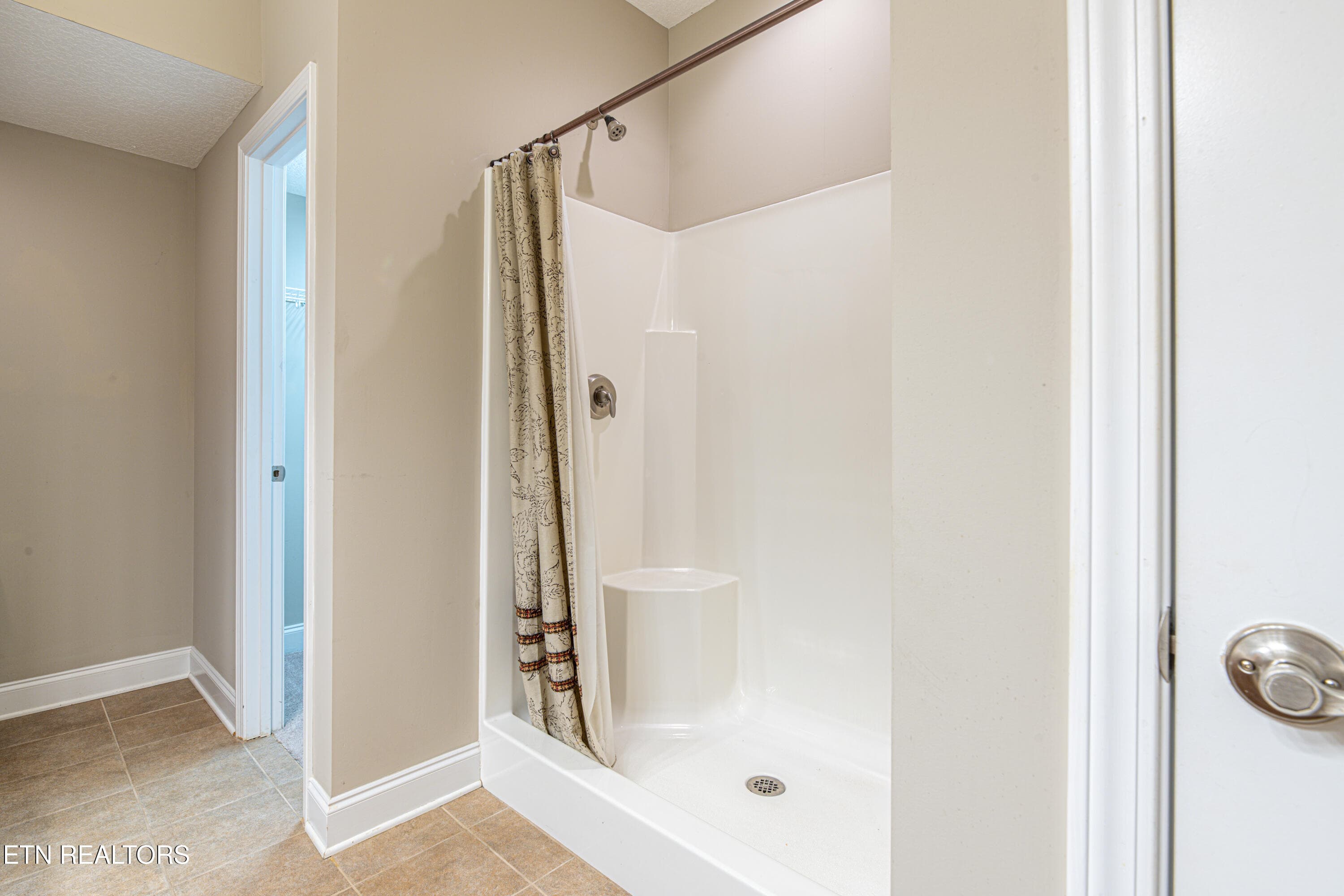 large Shower - 2220 McCampbell Wells Way, Knoxville, TN 37924, Knoxville