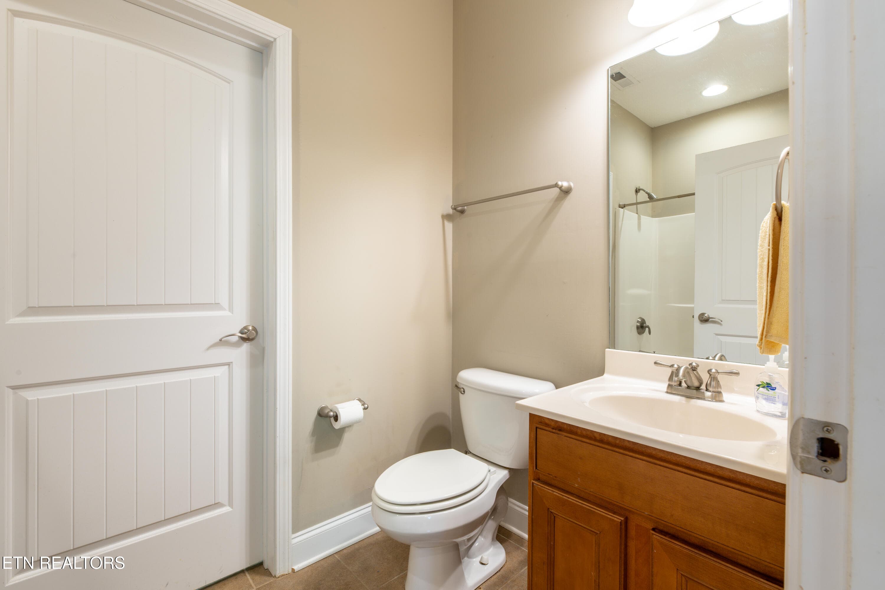 Full bath 2 - 2220 McCampbell Wells Way, Knoxville, TN 37924, Knoxville