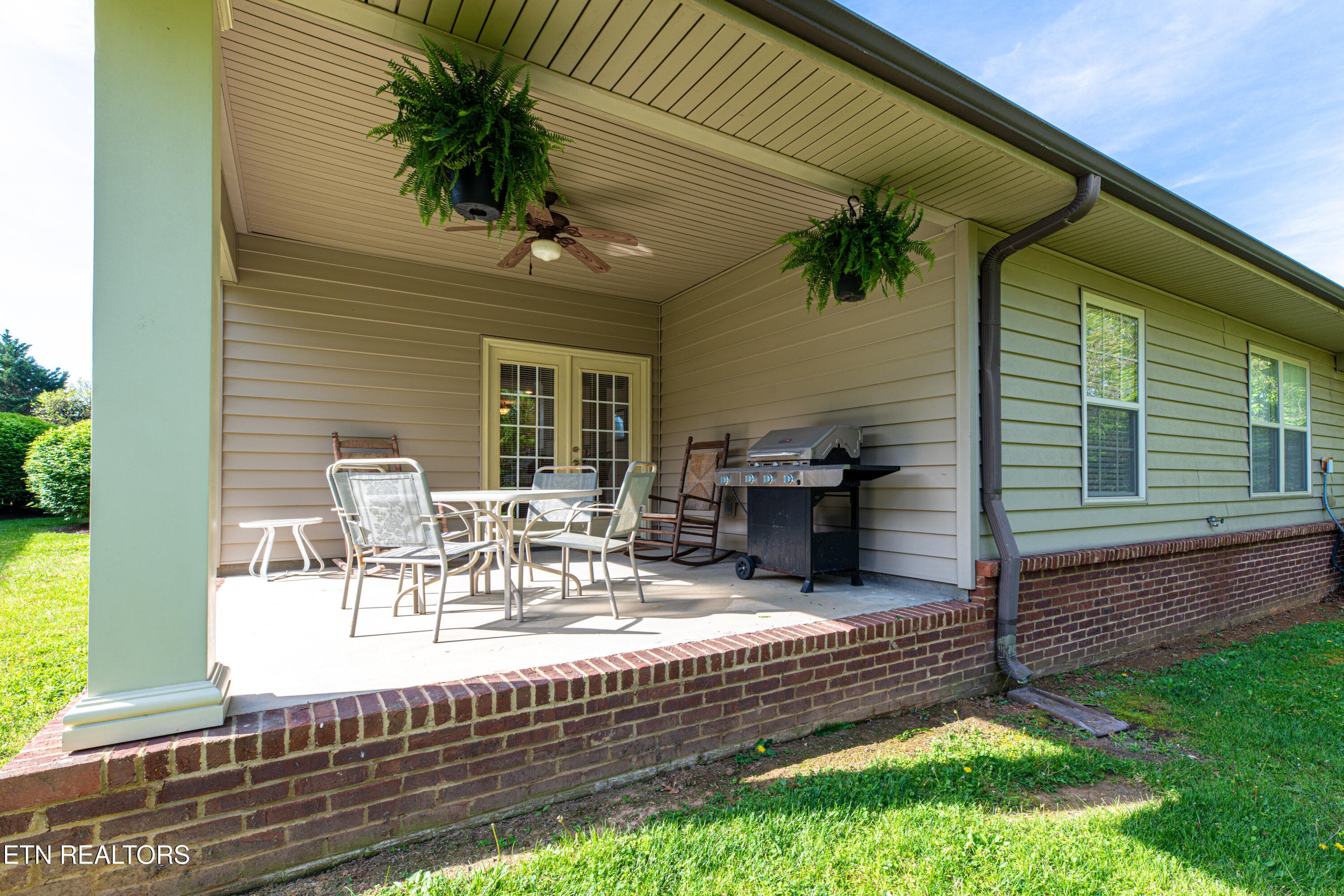 Grilling & relaxation zone - 2220 McCampbell Wells Way, Knoxville, TN 37924, Knoxville