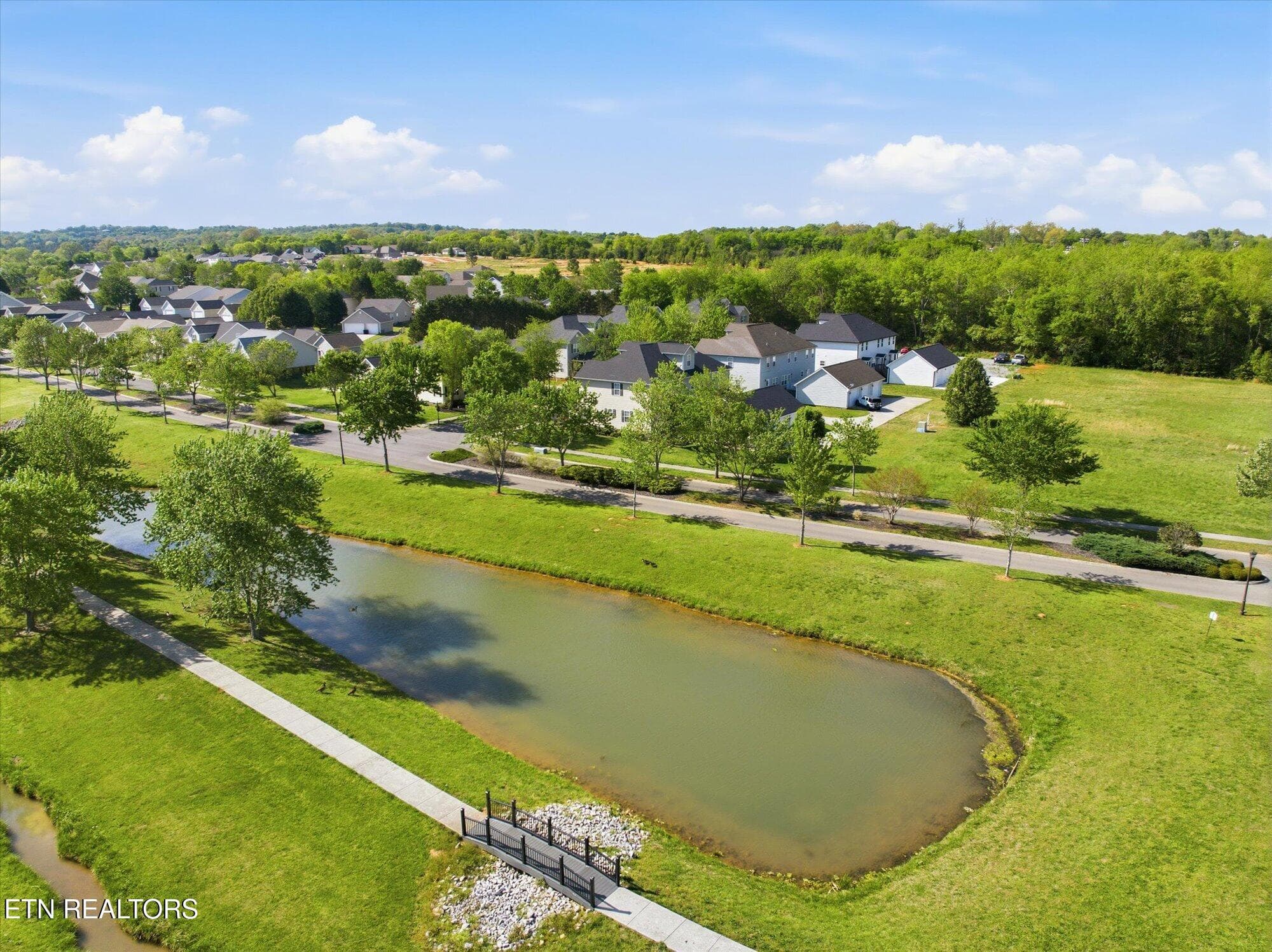 48-404-Ashbury-Cir-Sweetwater-TN-48 - 404 Ashbury Circle, Sweetwater, TN 37874