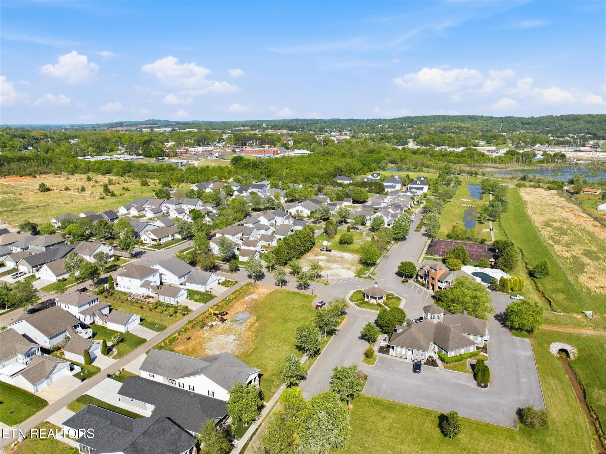 44-404-Ashbury-Cir-Sweetwater-TN-44 - 404 Ashbury Circle, Sweetwater, TN 37874