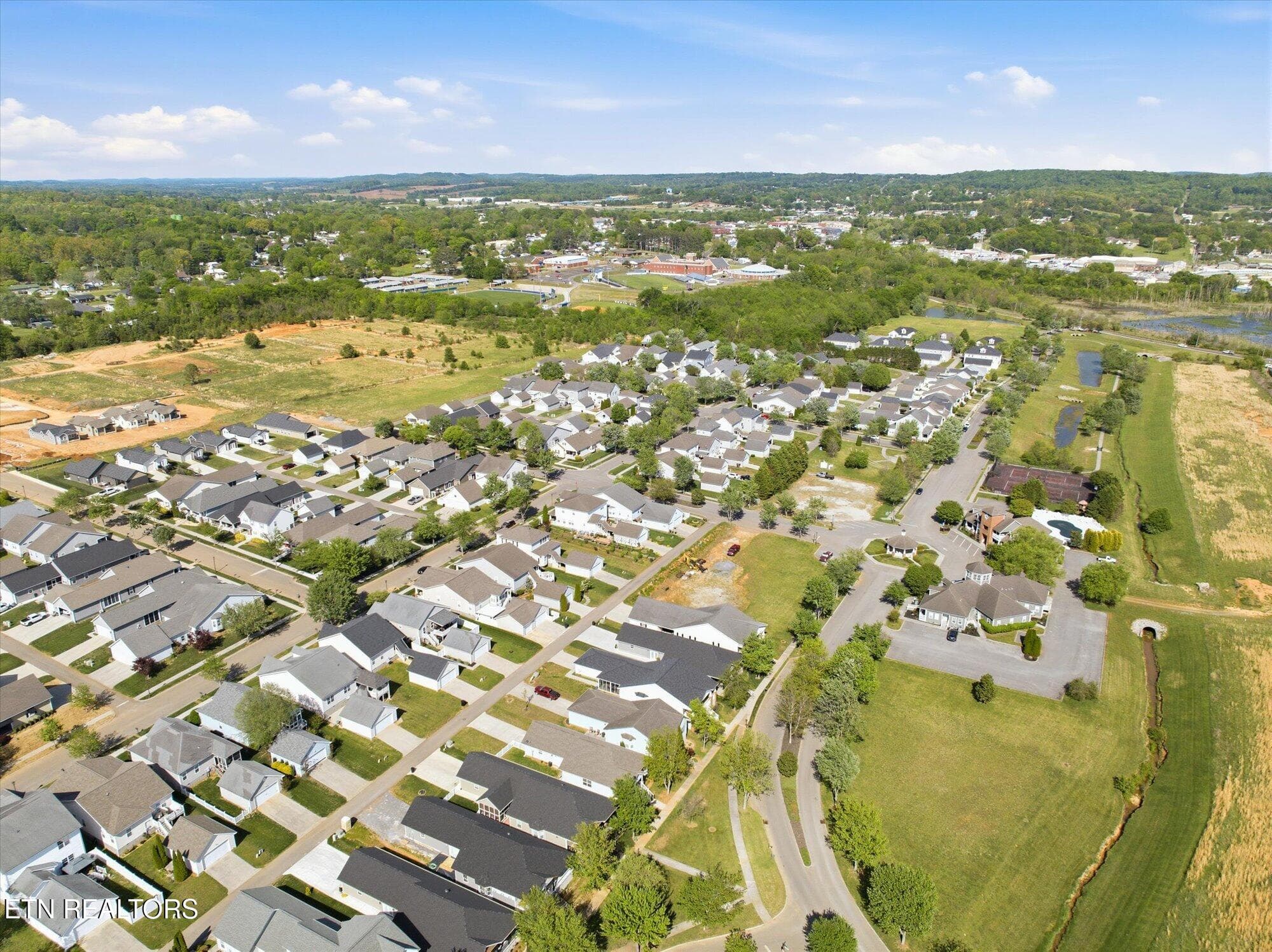 46-404-Ashbury-Cir-Sweetwater-TN-46 - 404 Ashbury Circle, Sweetwater, TN 37874