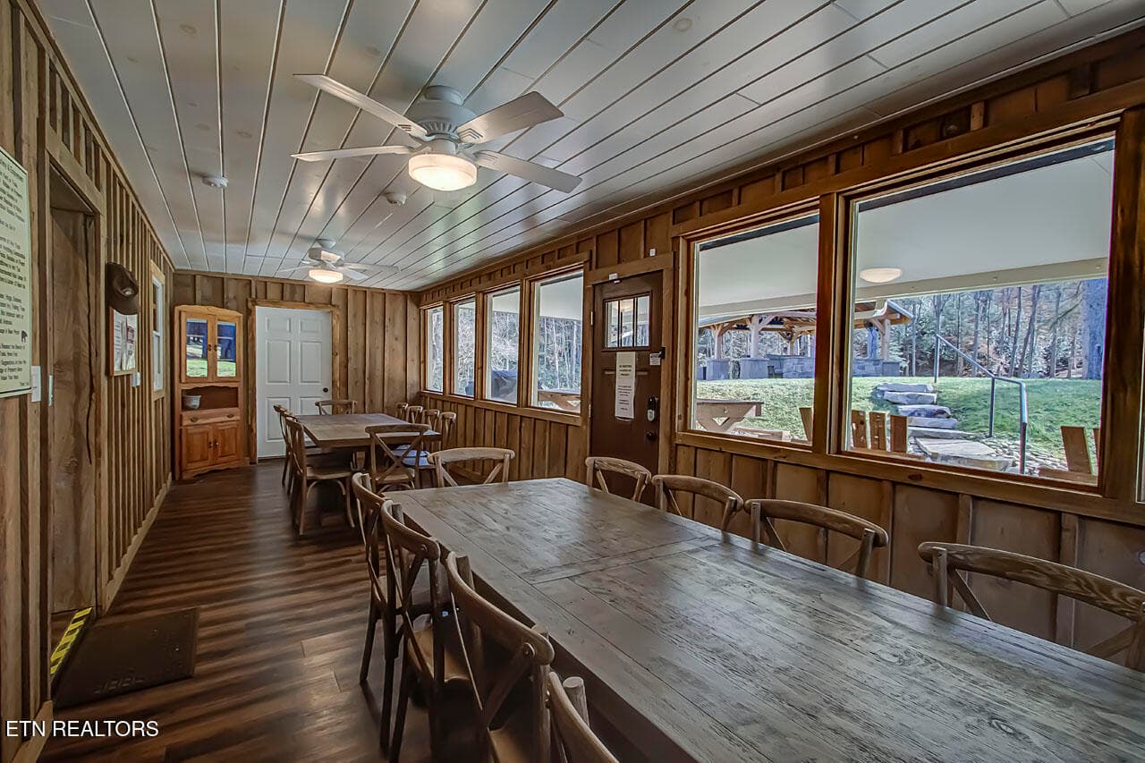 Dining seats 25 - 2050 E Millers Cove Rd, Walland, TN 37886