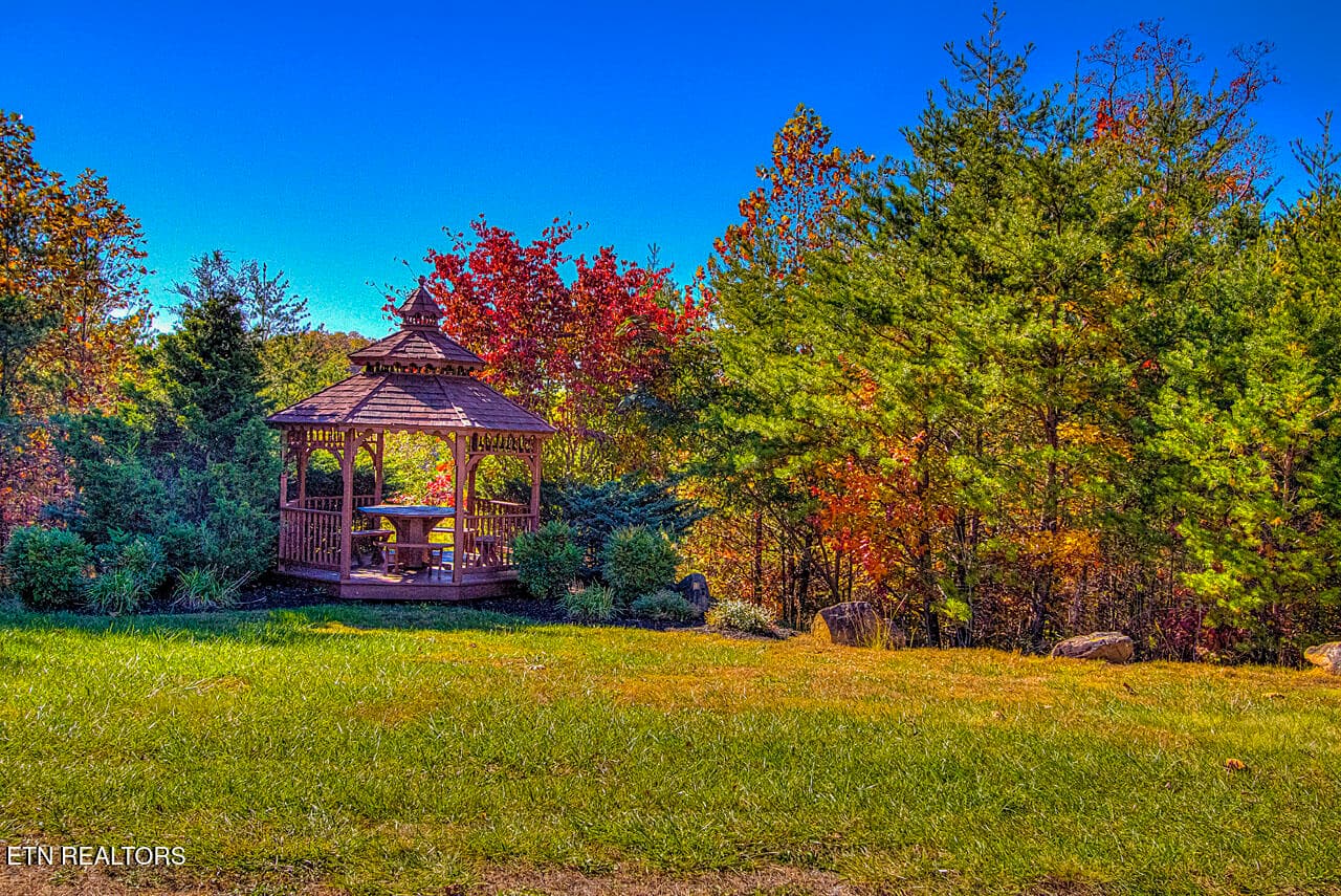 Gazebo & Water Well on Ridge - 2050 E Millers Cove Rd, Walland, TN 37886