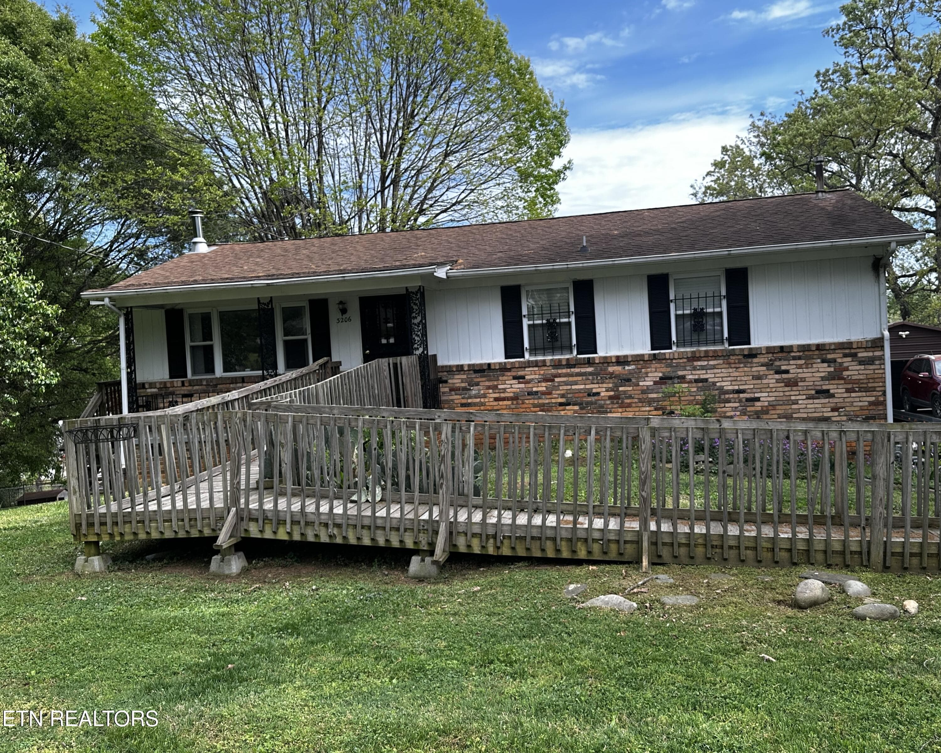 3206,3212 Wilderness Rd, Knoxville, TN 37917