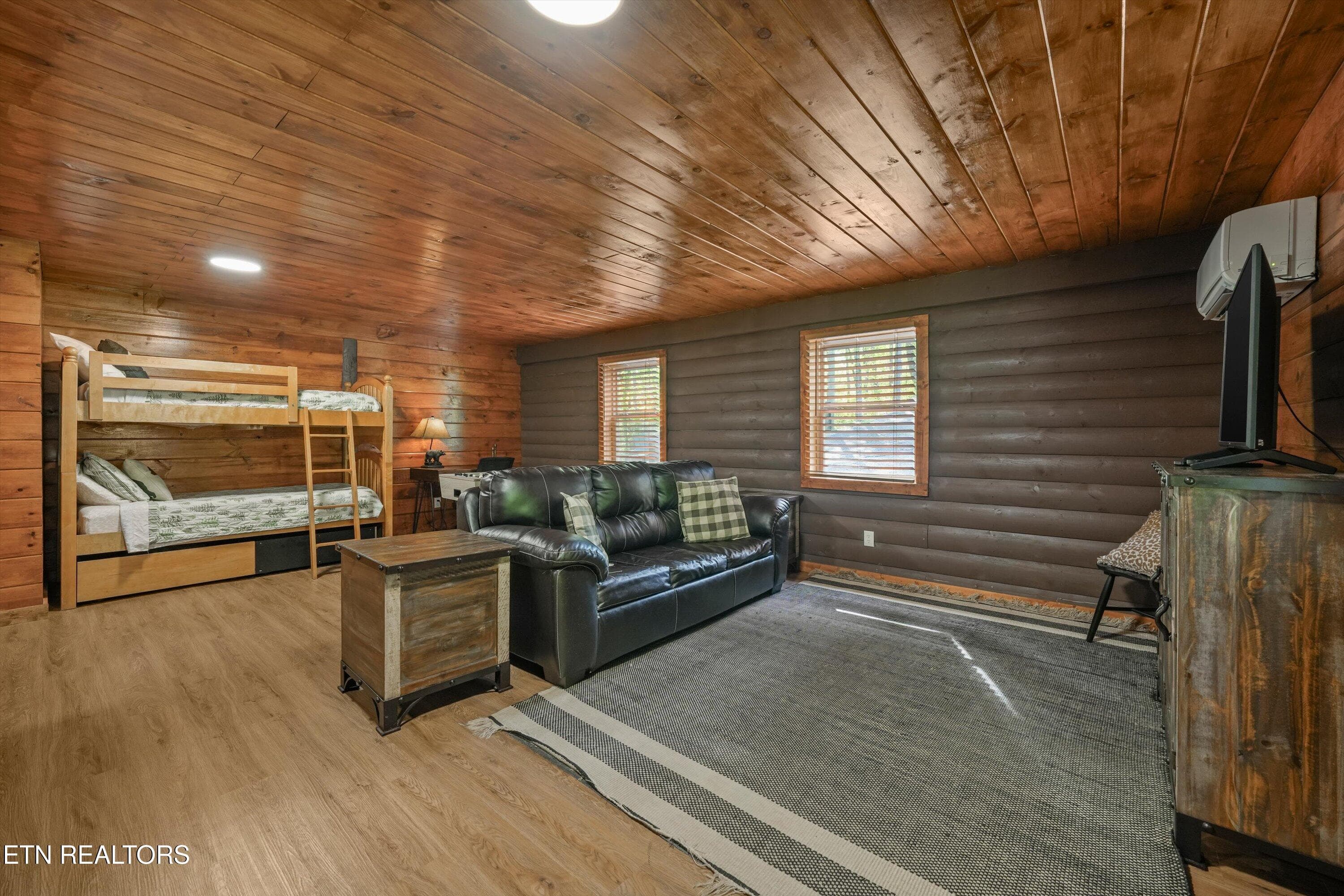 28-716 Country Oaks Dr02 - 716 Country Oaks Drive, Pigeon Forge, TN 37863