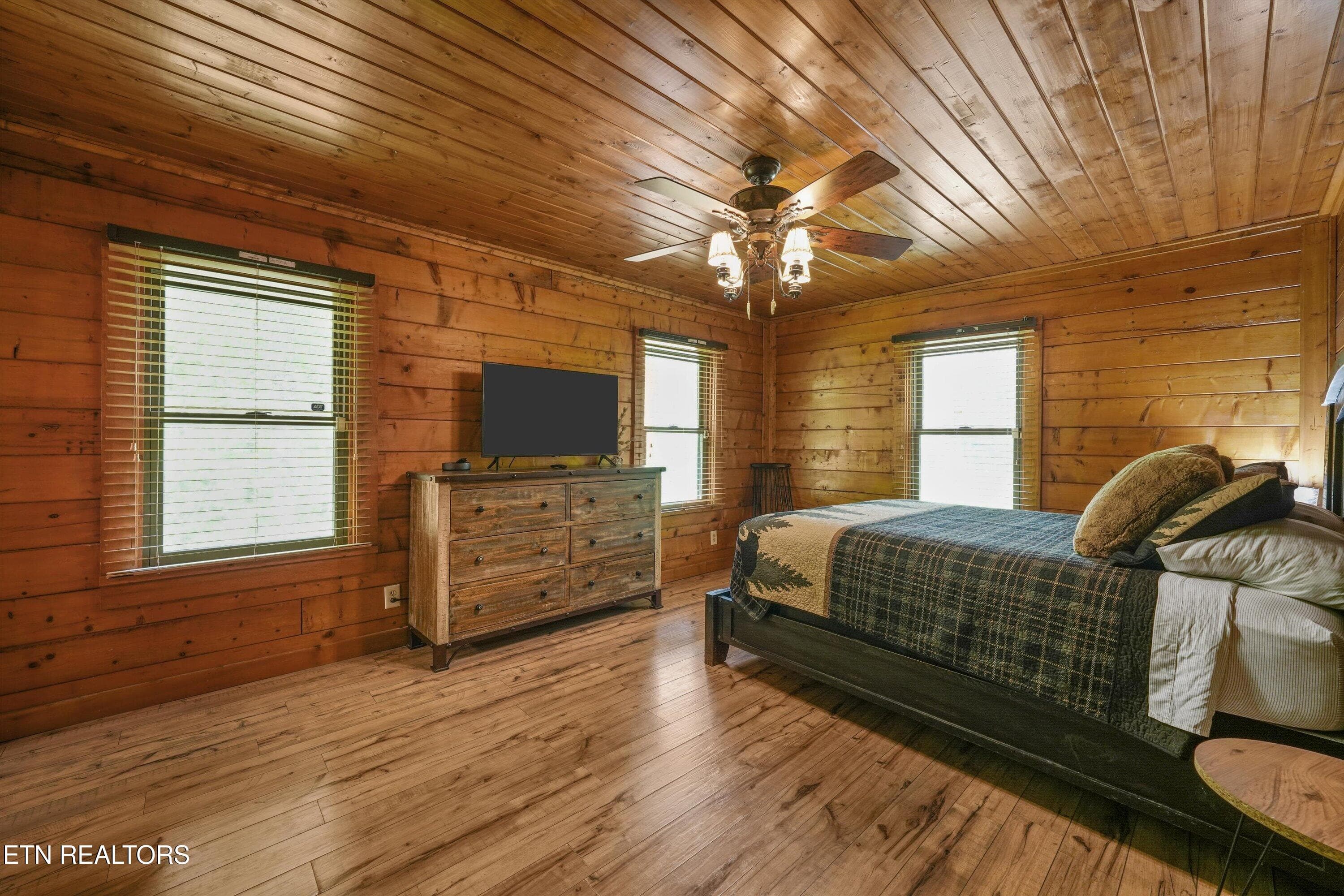 Primary Suite - 716 Country Oaks Drive, Pigeon Forge, TN 37863