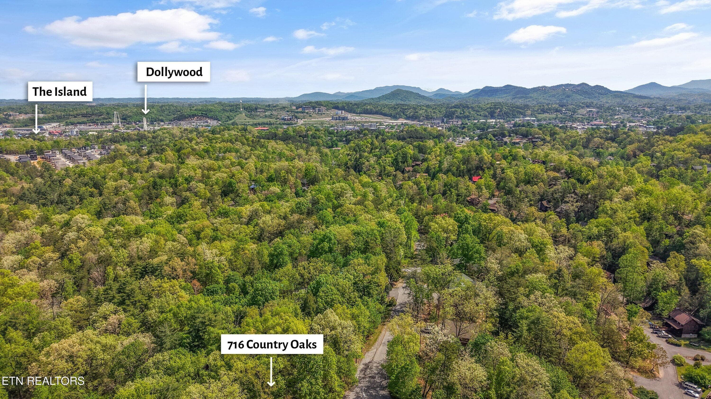 1.6 mi from The Island - 716 Country Oaks Drive, Pigeon Forge, TN 37863