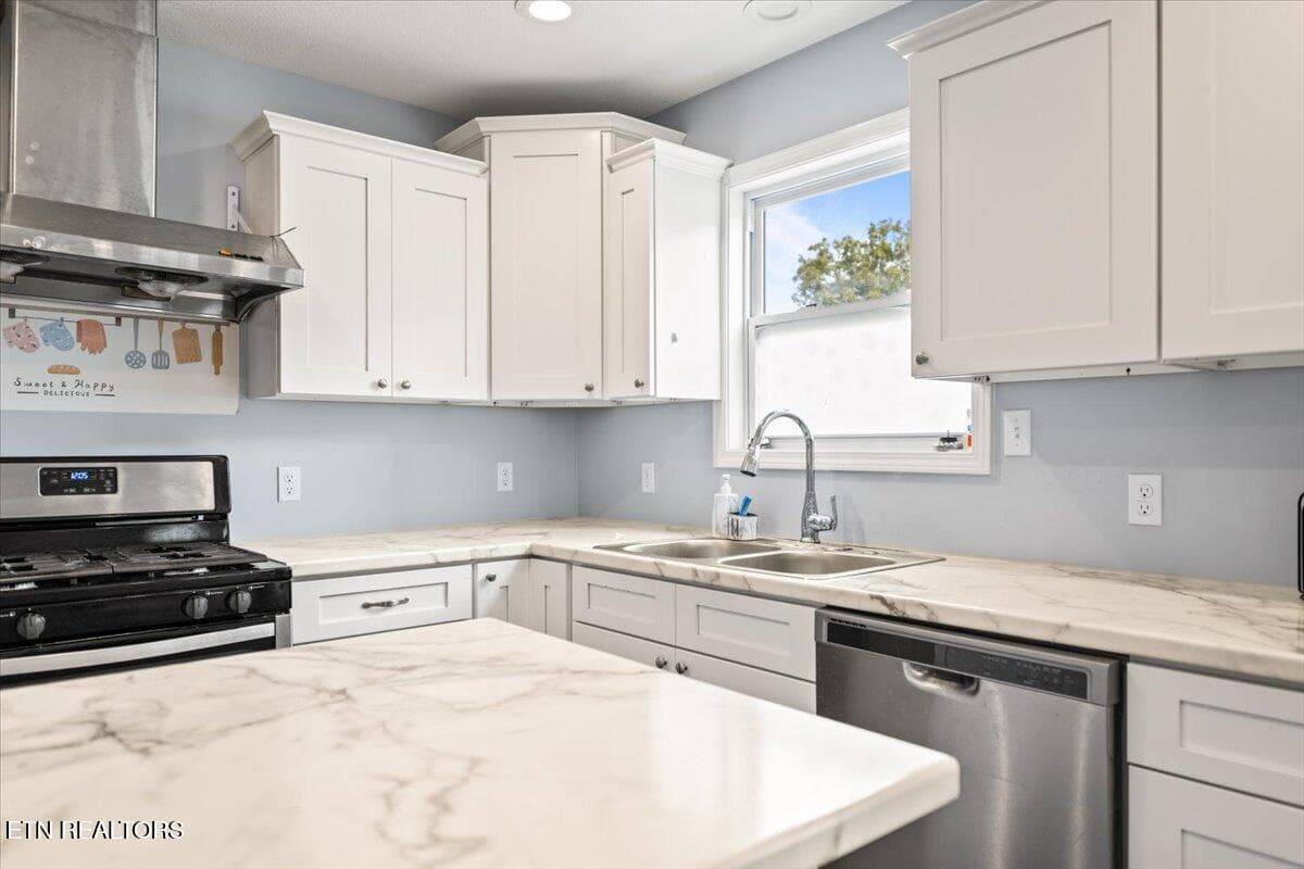 10-Stanley St - 500 Stanley St, Oneida, TN 37841