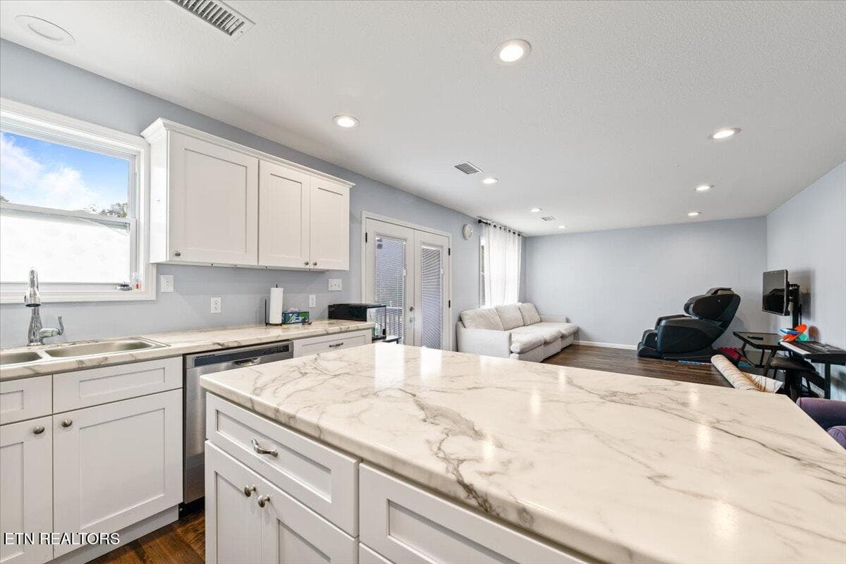 12-Stanley St - 500 Stanley St, Oneida, TN 37841