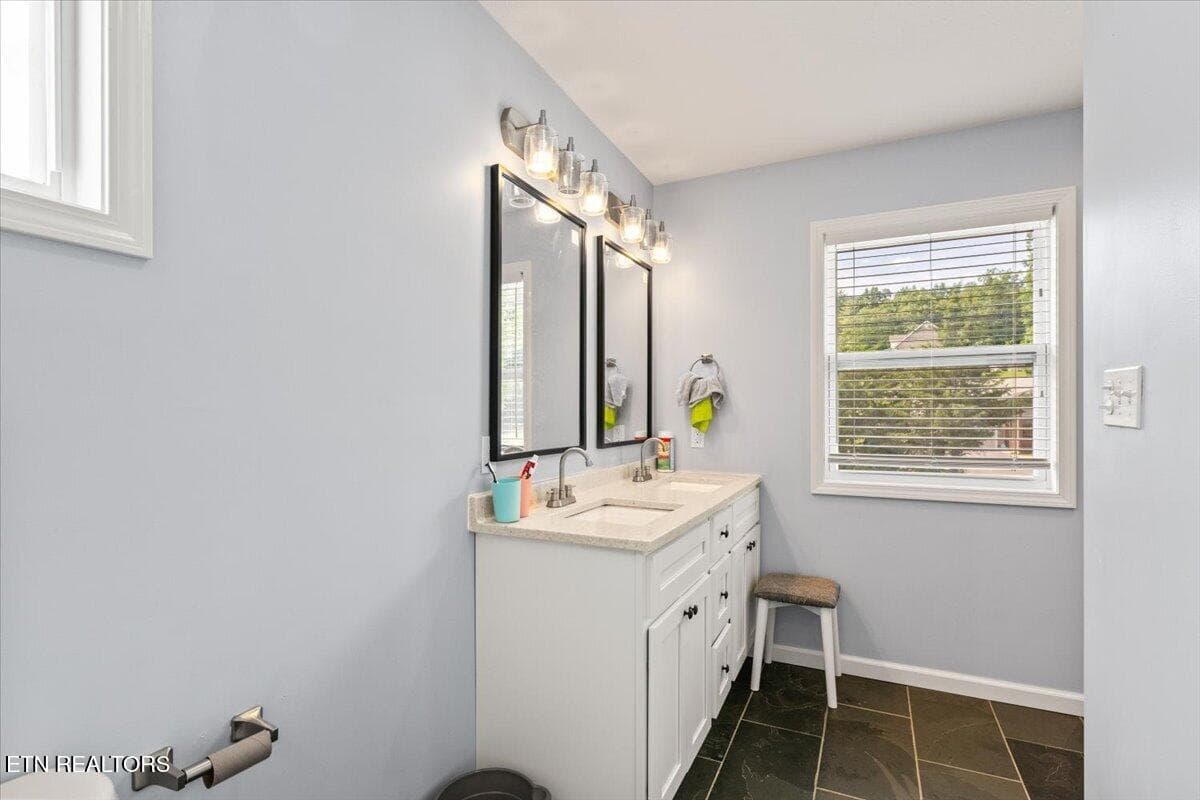 20-Stanley St - 500 Stanley St, Oneida, TN 37841