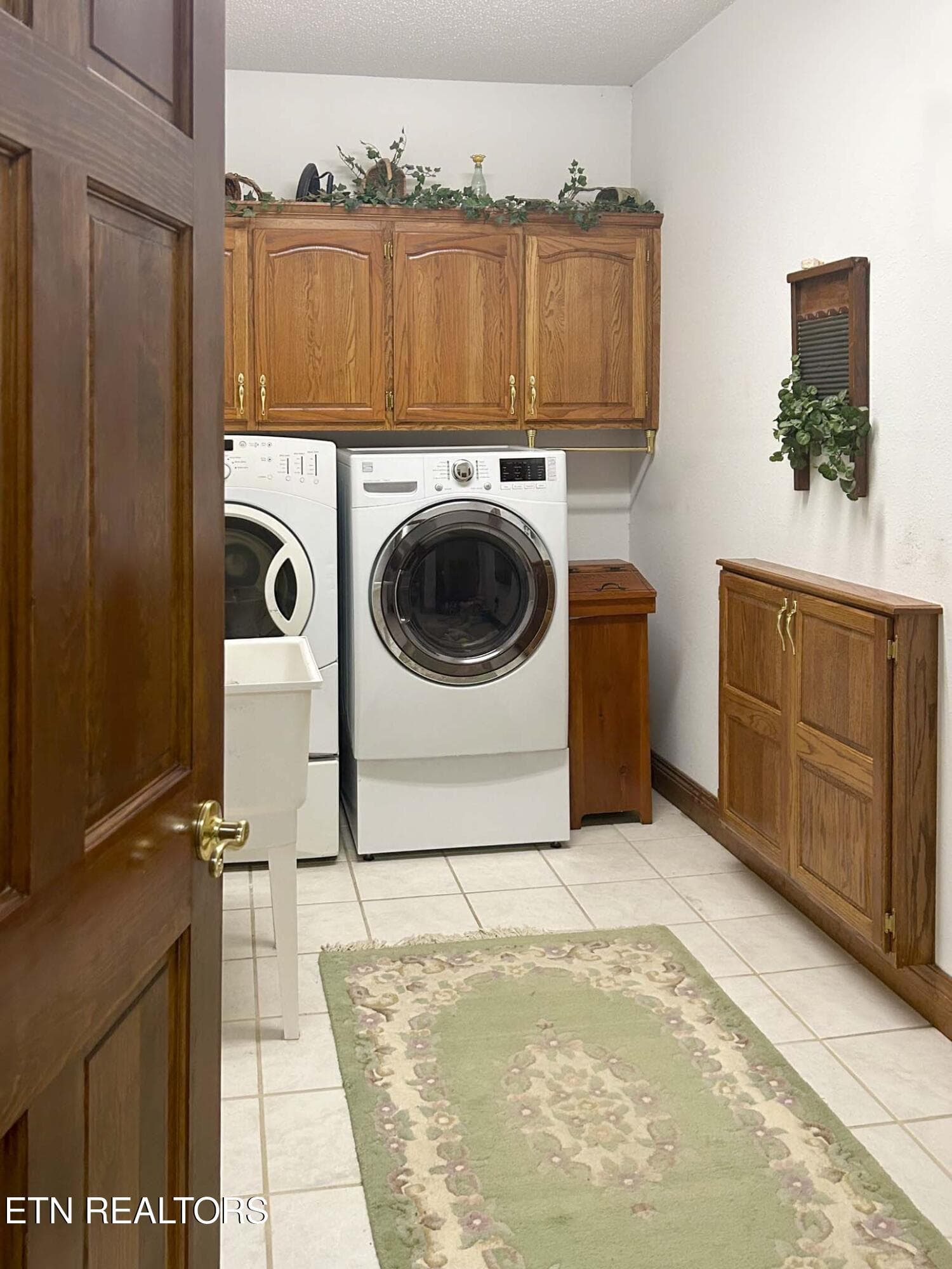 2a9fc1c3-0458-4d20-9299-d19a535a0251 - 300 Lowe Rd, Huntsville, TN 37756
