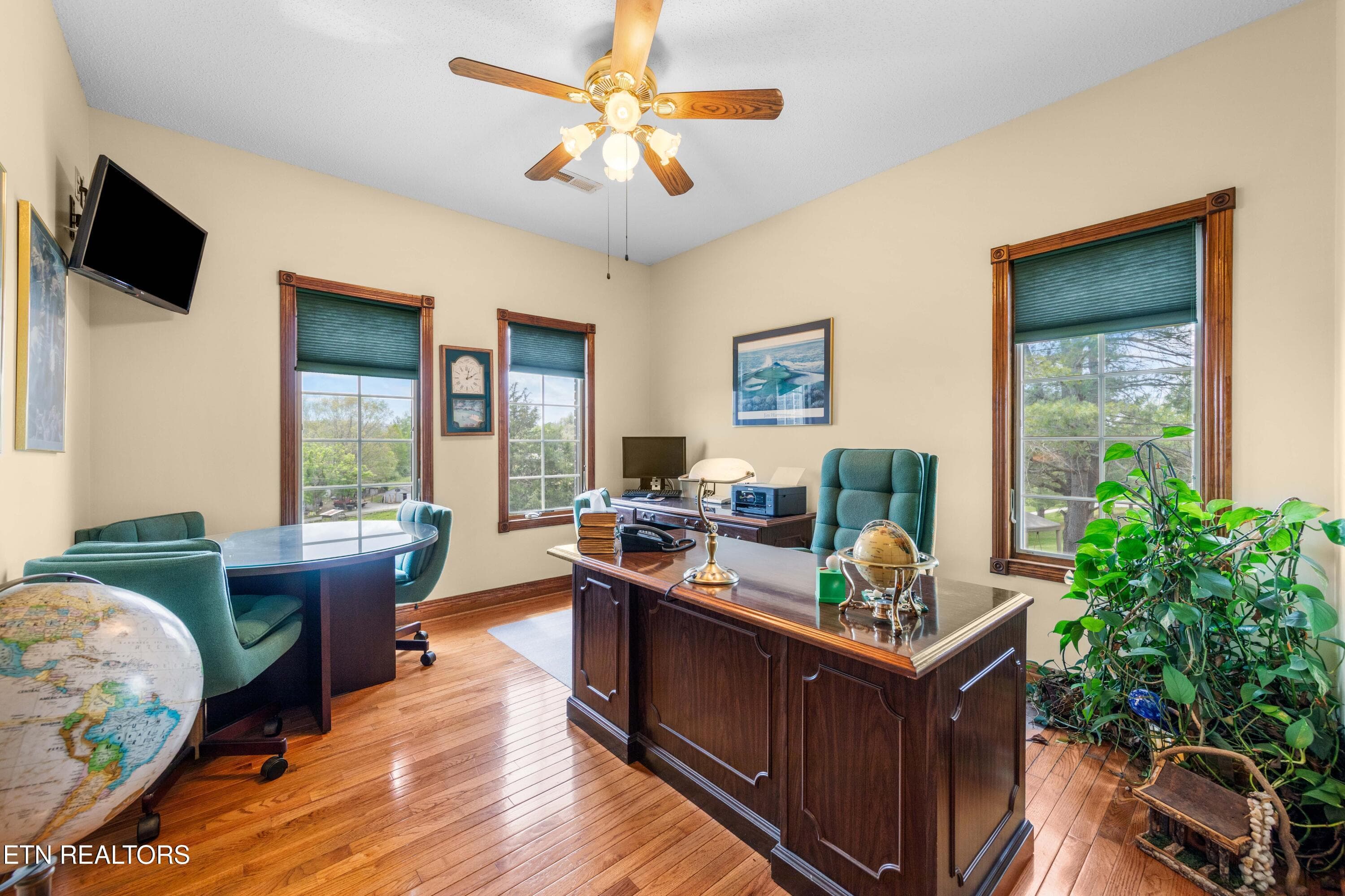 030A1712 fixed blinds - 300 Lowe Rd, Huntsville, TN 37756