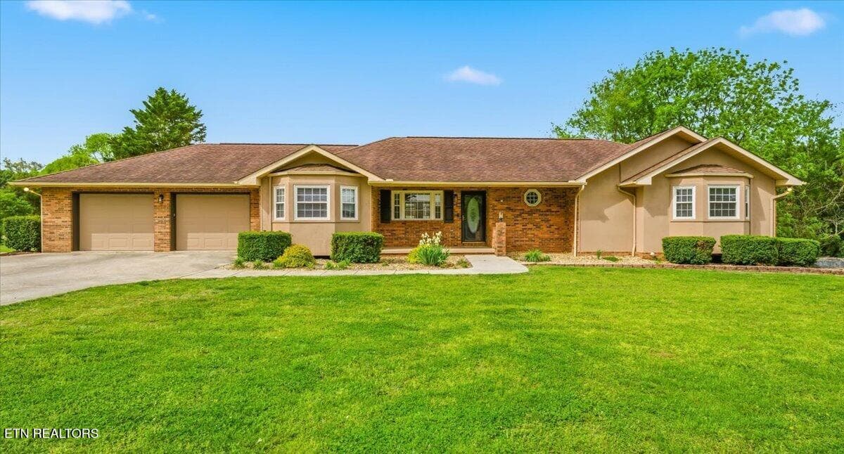 209 LaVista Drive, Maryville, TN 37804